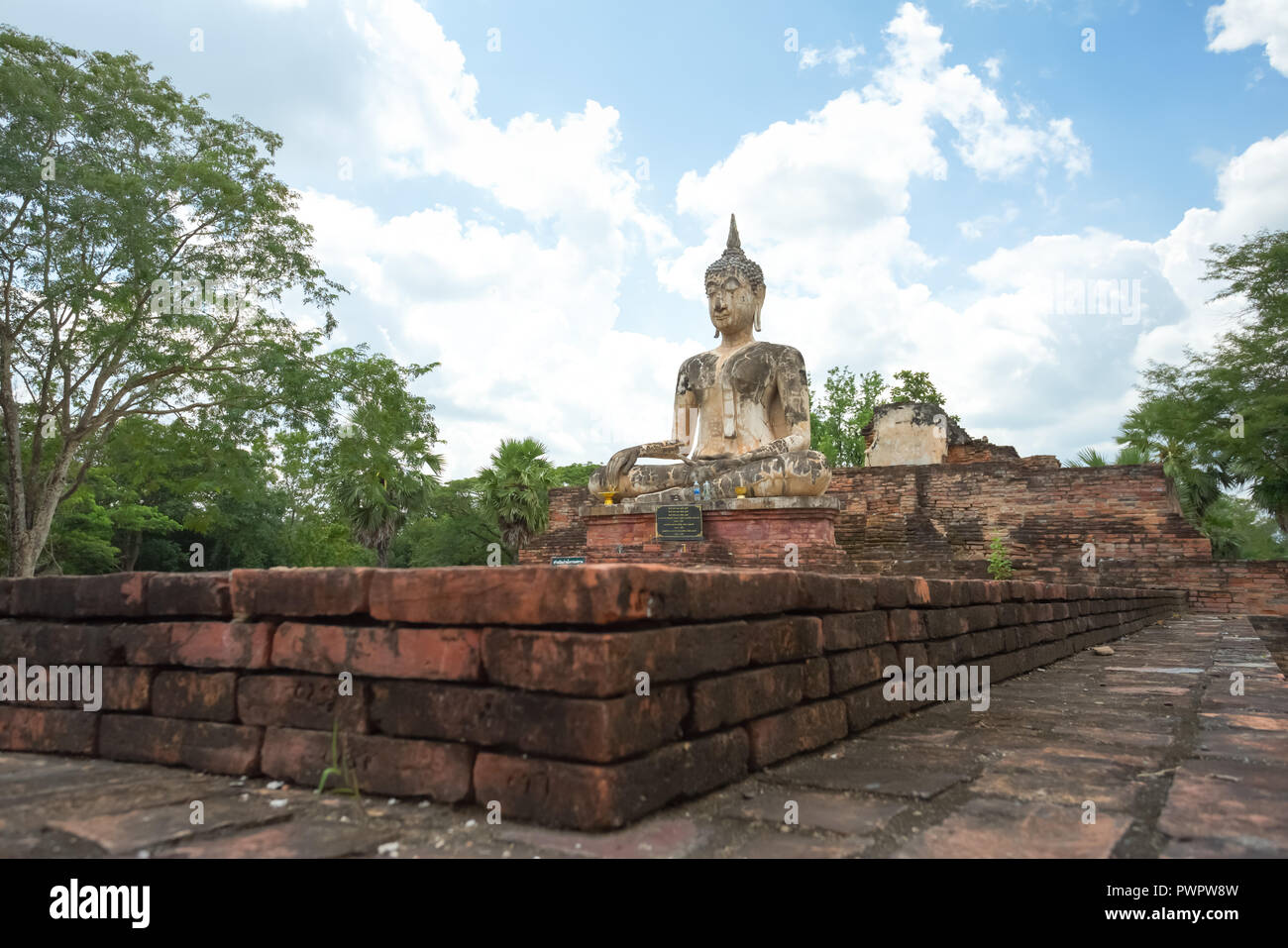 Ancient Buddha in Wat Mae Chon, province de Sukhothai, Thaïlande. Banque D'Images