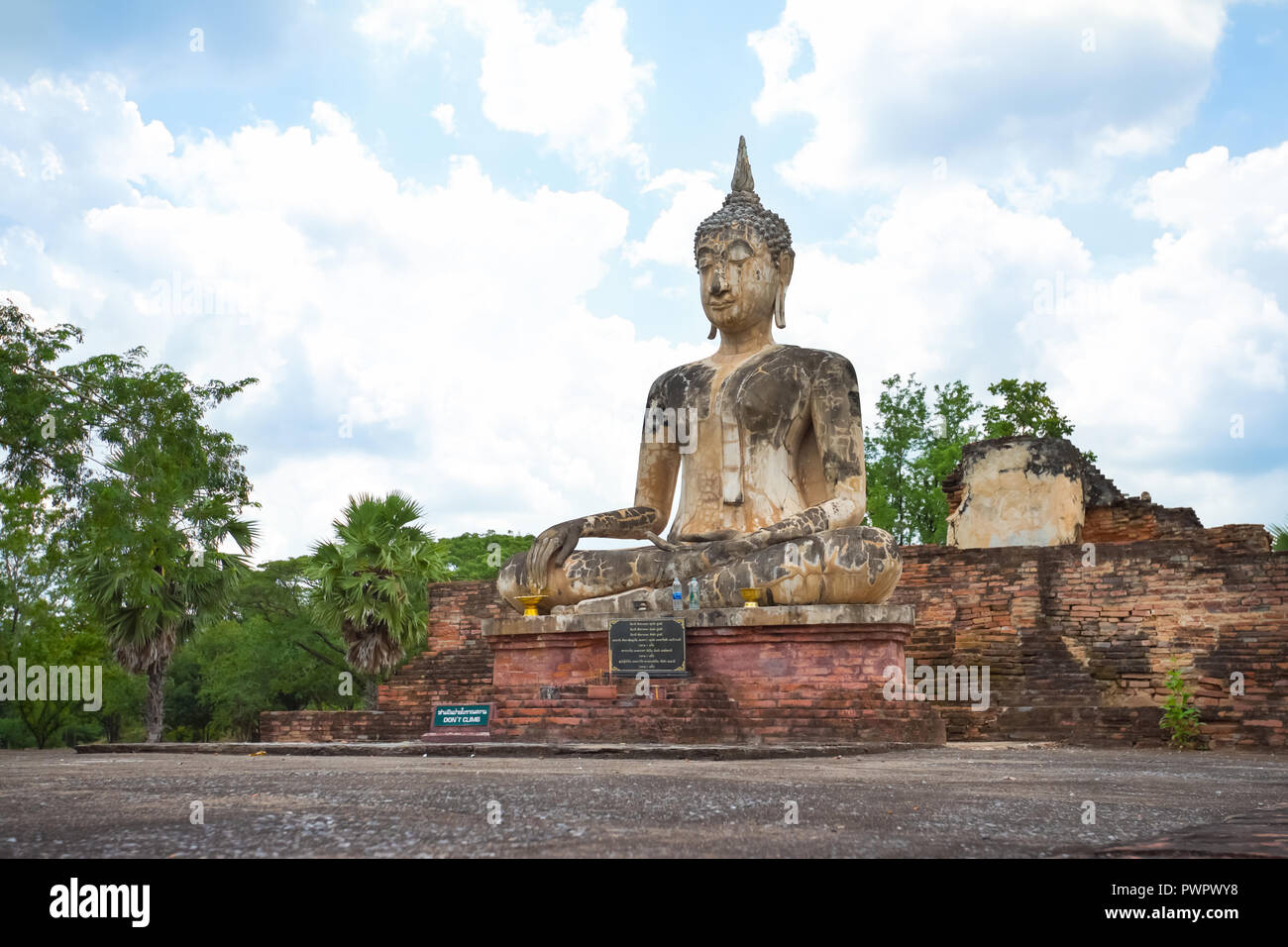 Ancient Buddha in Wat Mae Chon, province de Sukhothai, Thaïlande. Banque D'Images