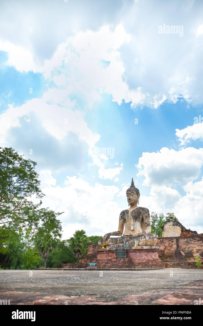 Ancient Buddha in Wat Mae Chon, province de Sukhothai, Thaïlande. Banque D'Images