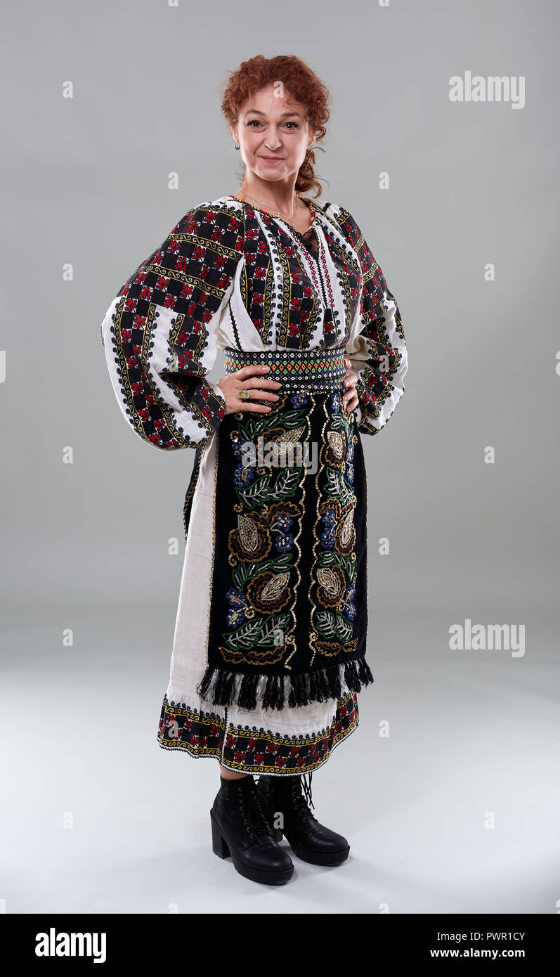 Costume roumain Banque de photographies et d'images à haute résolution -  Alamy