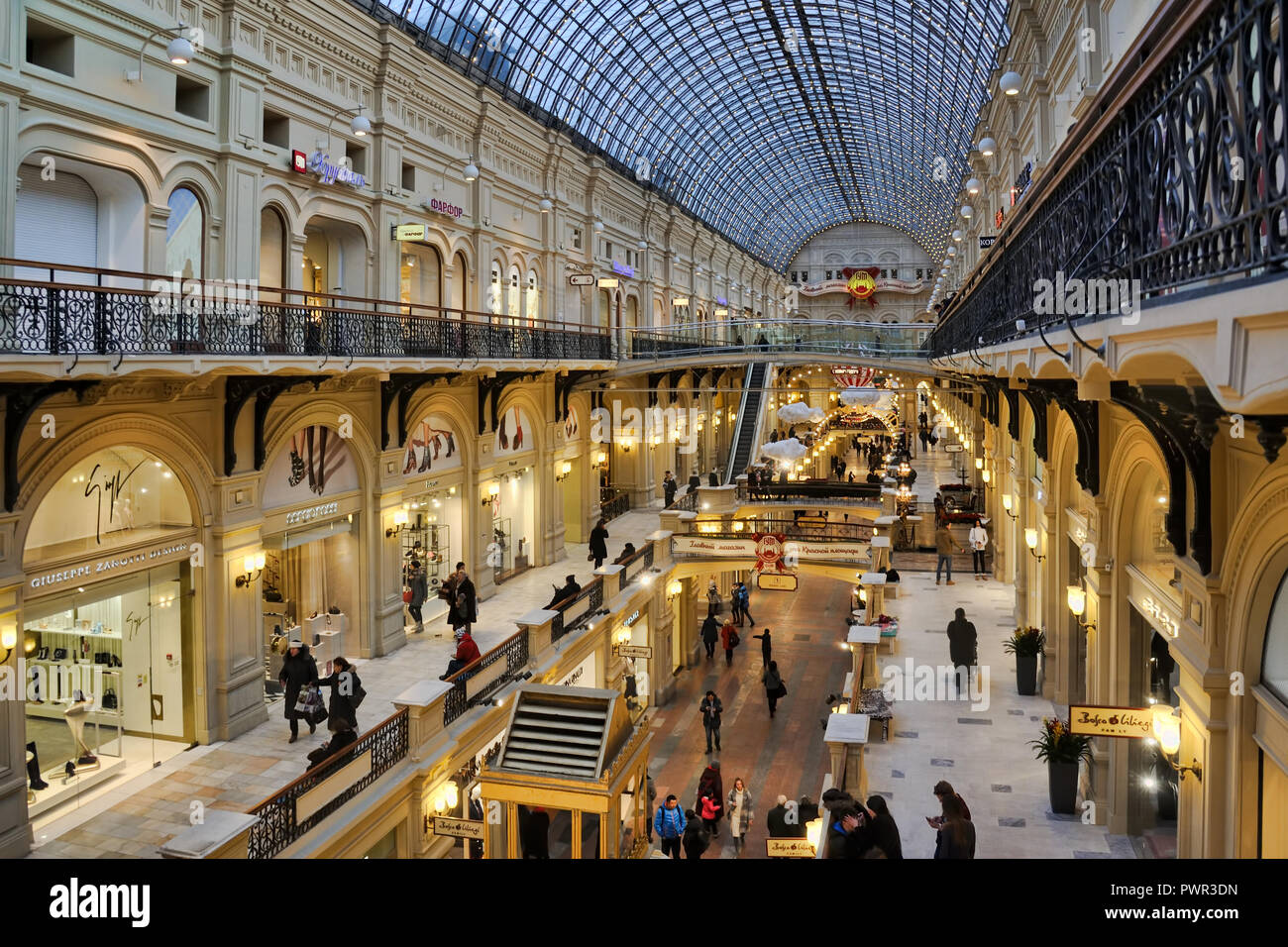 Sous la verrière de gomme dans Twilight Banque D'Images