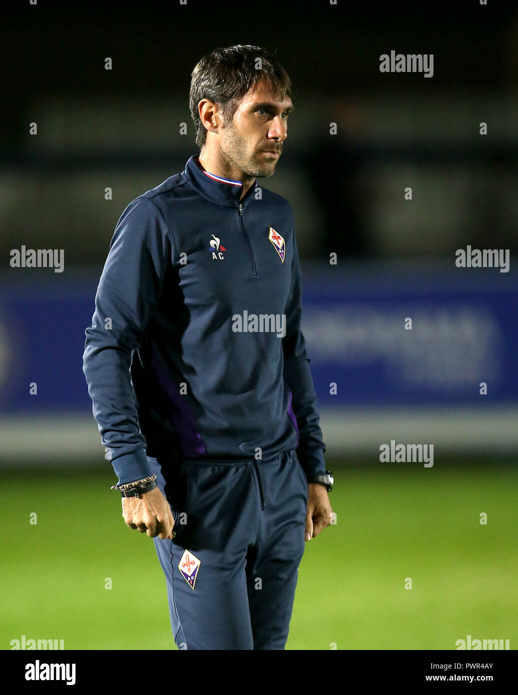 Fiorentina entraîneur en chef Antonio Cincotta avant de la Women's Champions League premier match aller à Kingsmeadow, Londres. Banque D'Images