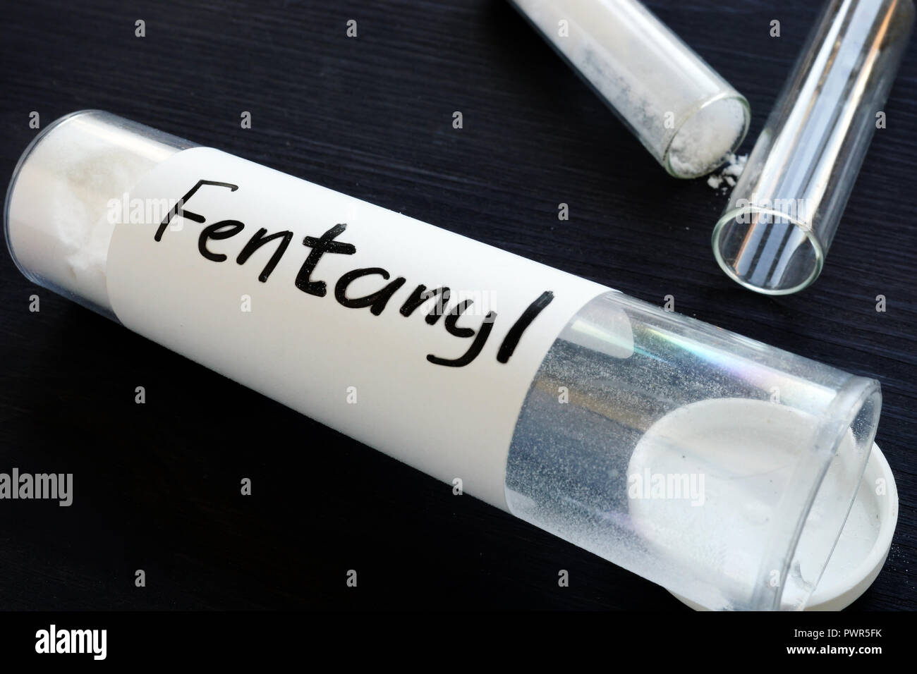 Le Fentanyl écrit sur une bouteille avec étiquette. Banque D'Images