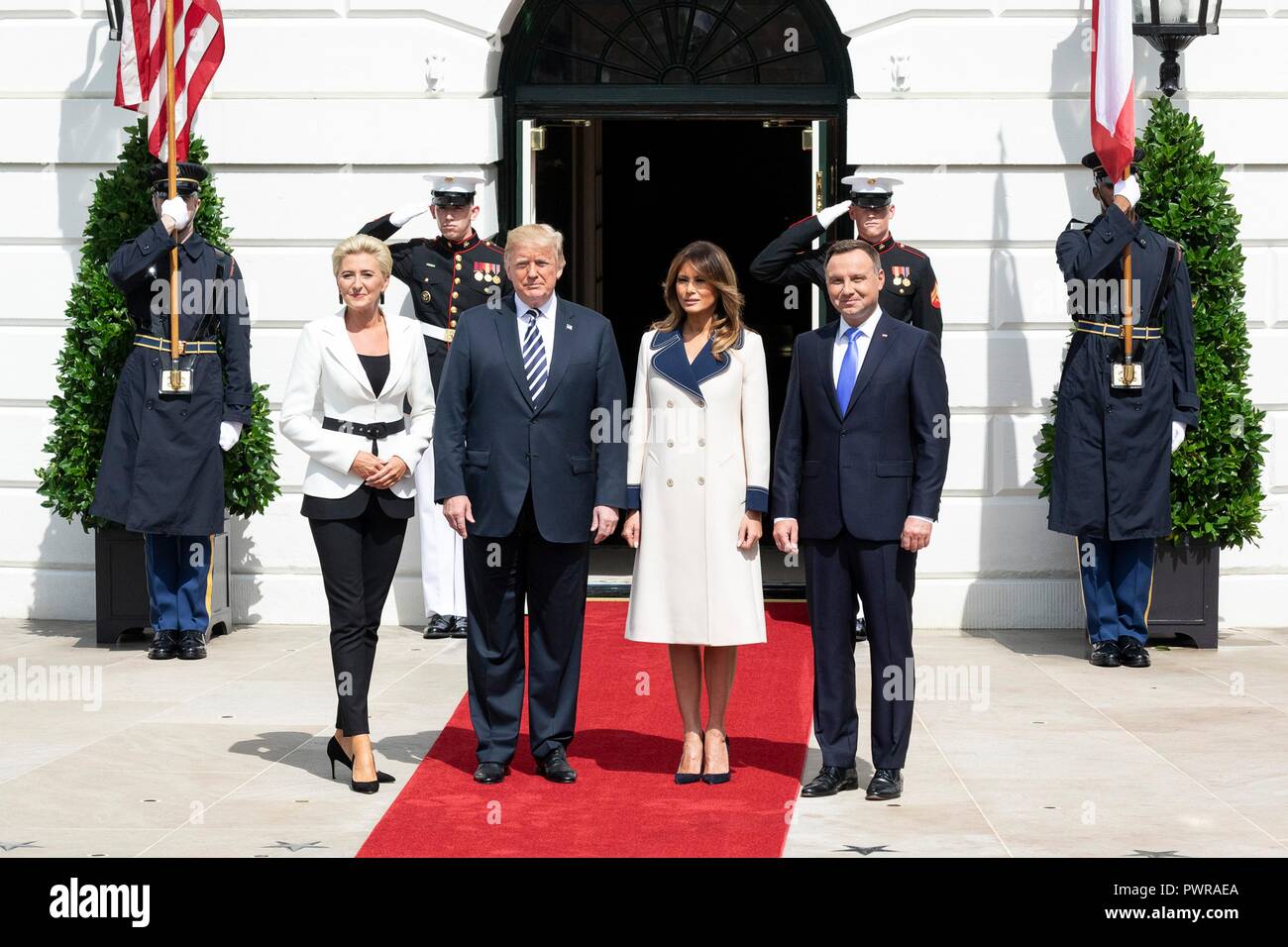 Président américain Donald Trump pose avec le président polonais Andrzej Duda, droite, sa femme Kornhauser-Duda Agata, gauche, et de la Première Dame Melania Trump, pendant la cérémonie d'arrivée officielle à la Maison Blanche le 18 septembre 2018 à Washington, DC. Banque D'Images