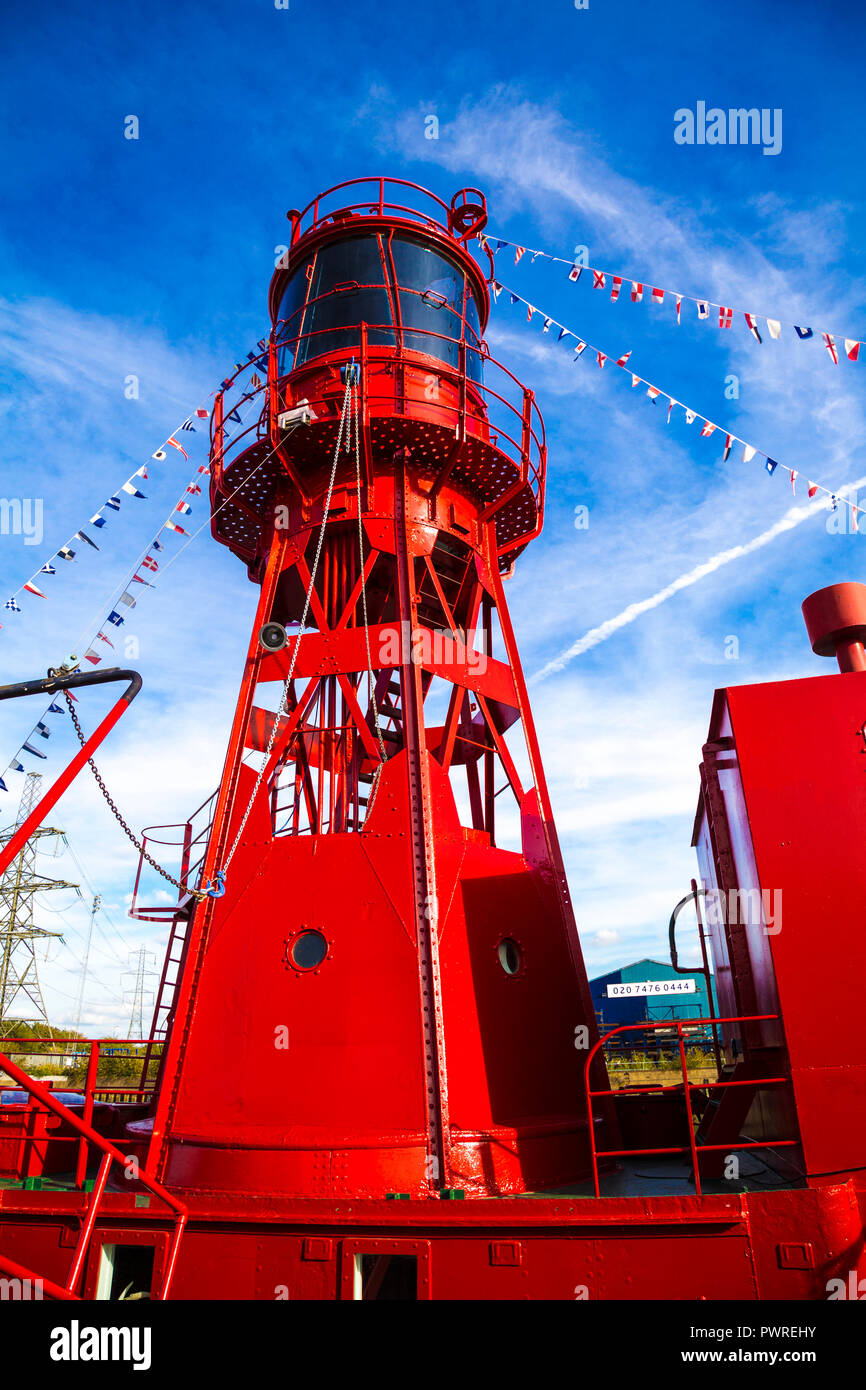 Lightship 95, un studio d'enregistrement sur un lightship rouge transformé, amarré en permanence à Trinity Buoy Wharf, East London Banque D'Images