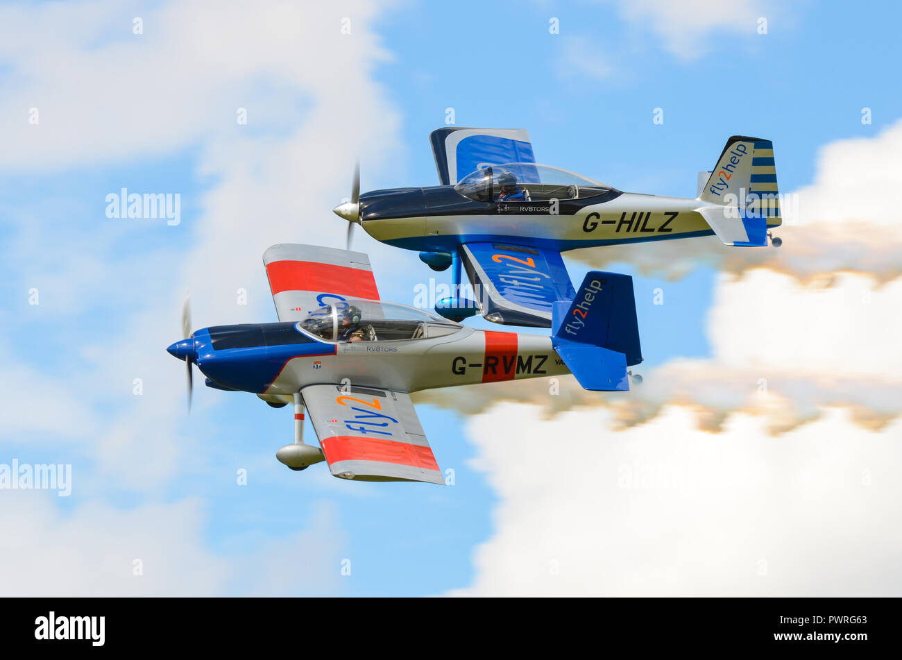 Andy Hill pilote aux commandes de son avion RV-8 Cars homebuilt HILZ-G8RV de tors display team. Andy Hill pilote de Hawker Hunter à Shoreham. Avec Alister Kay Banque D'Images