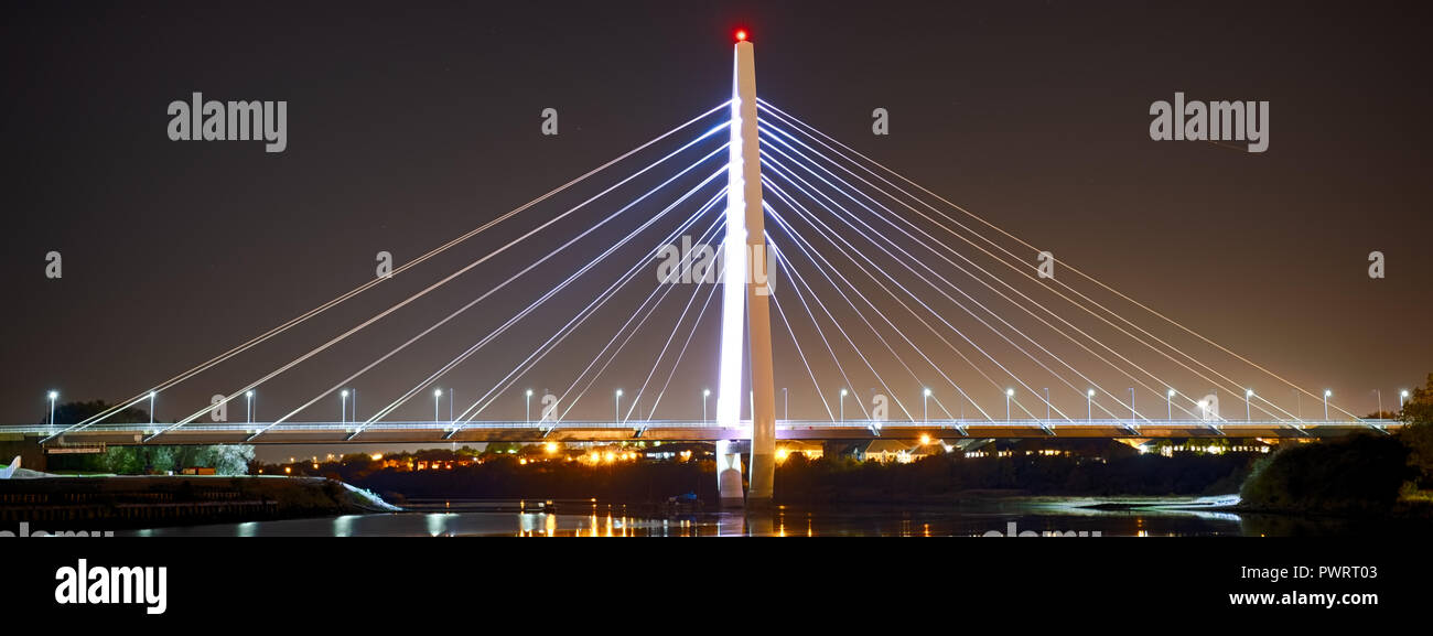 Le Nord de la spire Bridge est un pont sur la rivière de l'usure de Sunderland, Tyne & Wear. La traversée s'est ouverte le 28 août 2018. Un câble à trois travées-séjour Banque D'Images