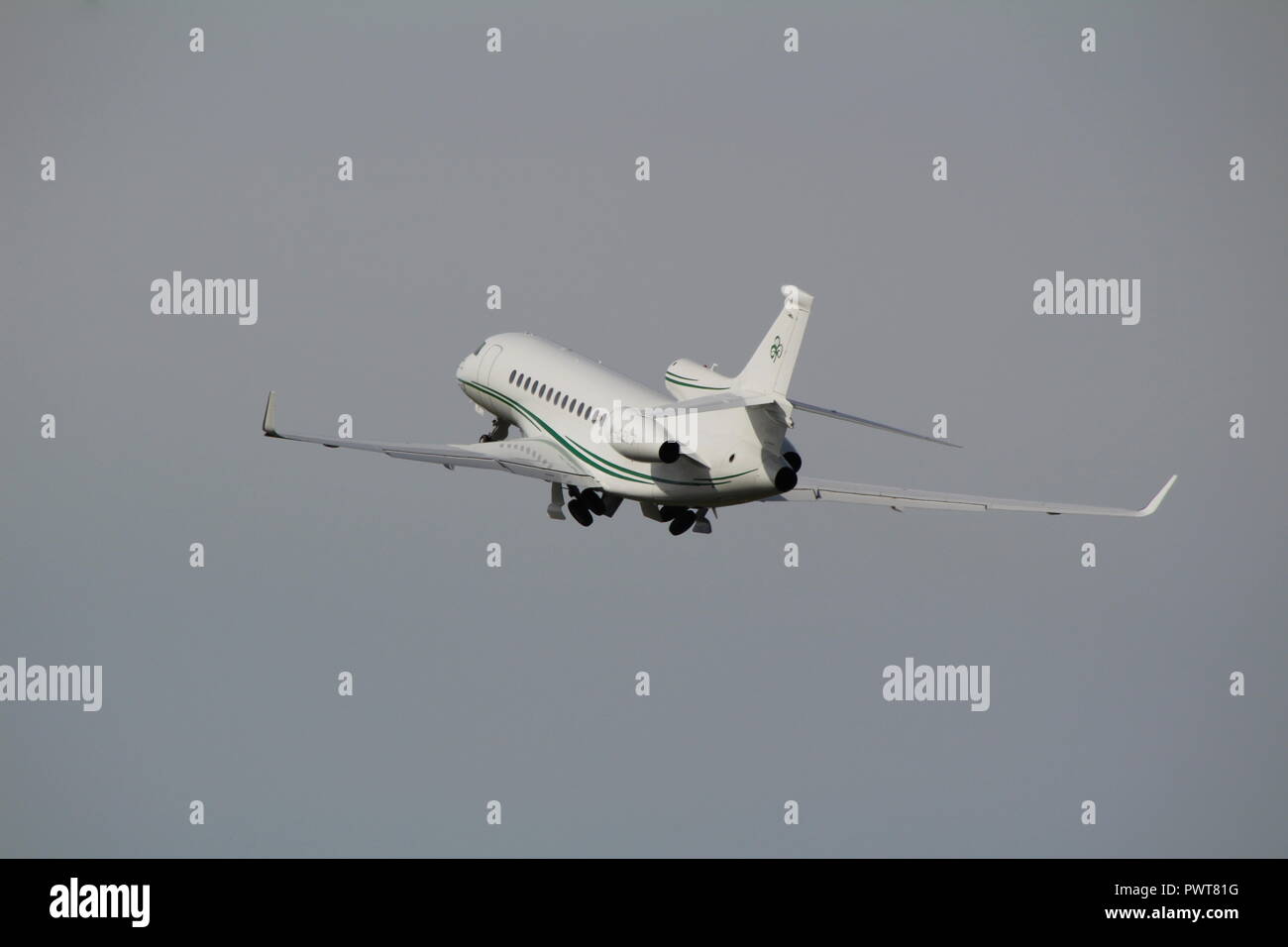 M-CELT, un Dassault Falcon 7X appartenant à d'affaires et financier irlandais Dermot Desmond, à l'Aéroport International de Prestwick en Ayrshire, Ecosse Banque D'Images