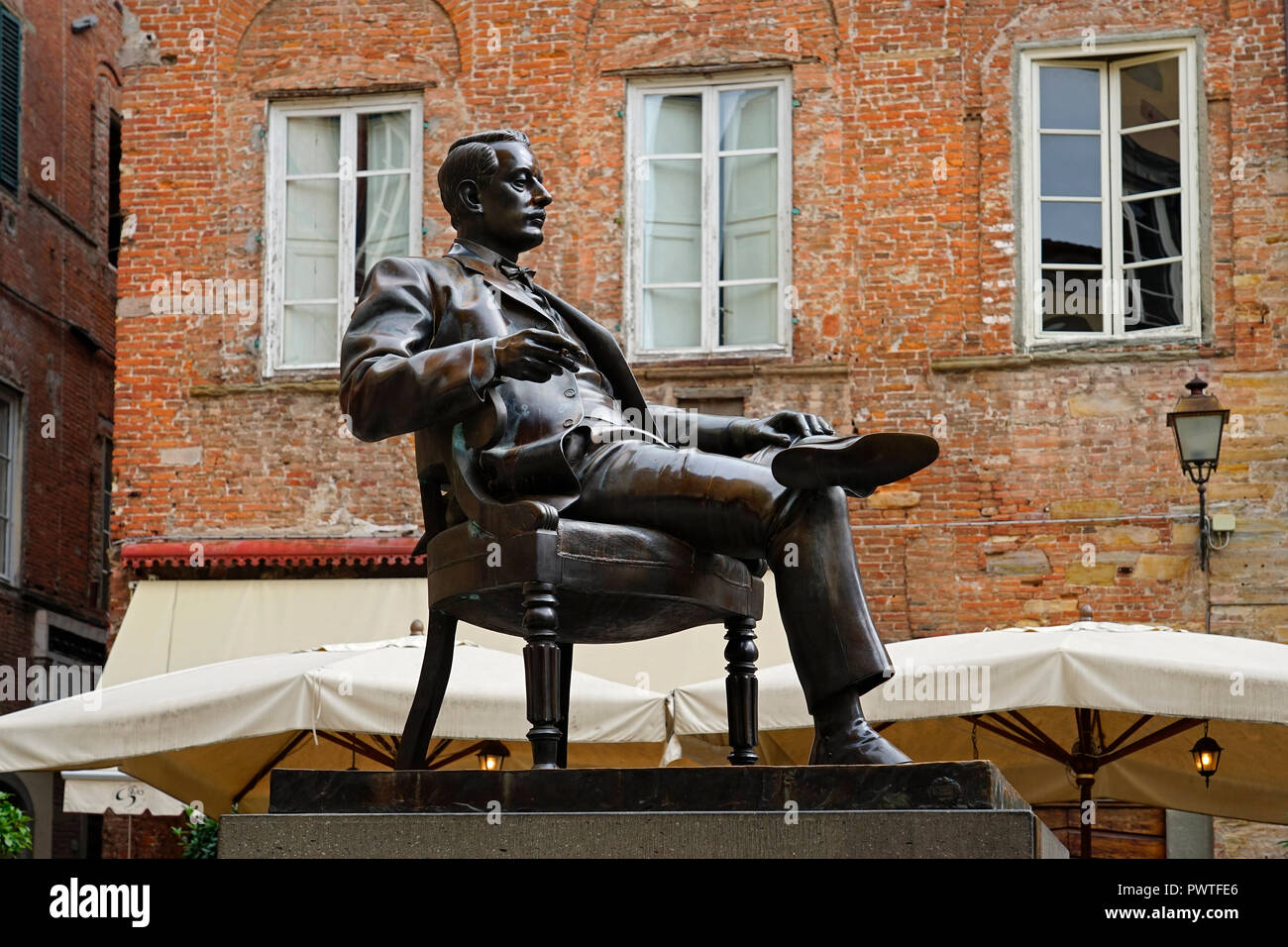 Statue de Giacomo Puccini à Piazza Cittadella, Lucca, Toscane,Italie,Europe Banque D'Images