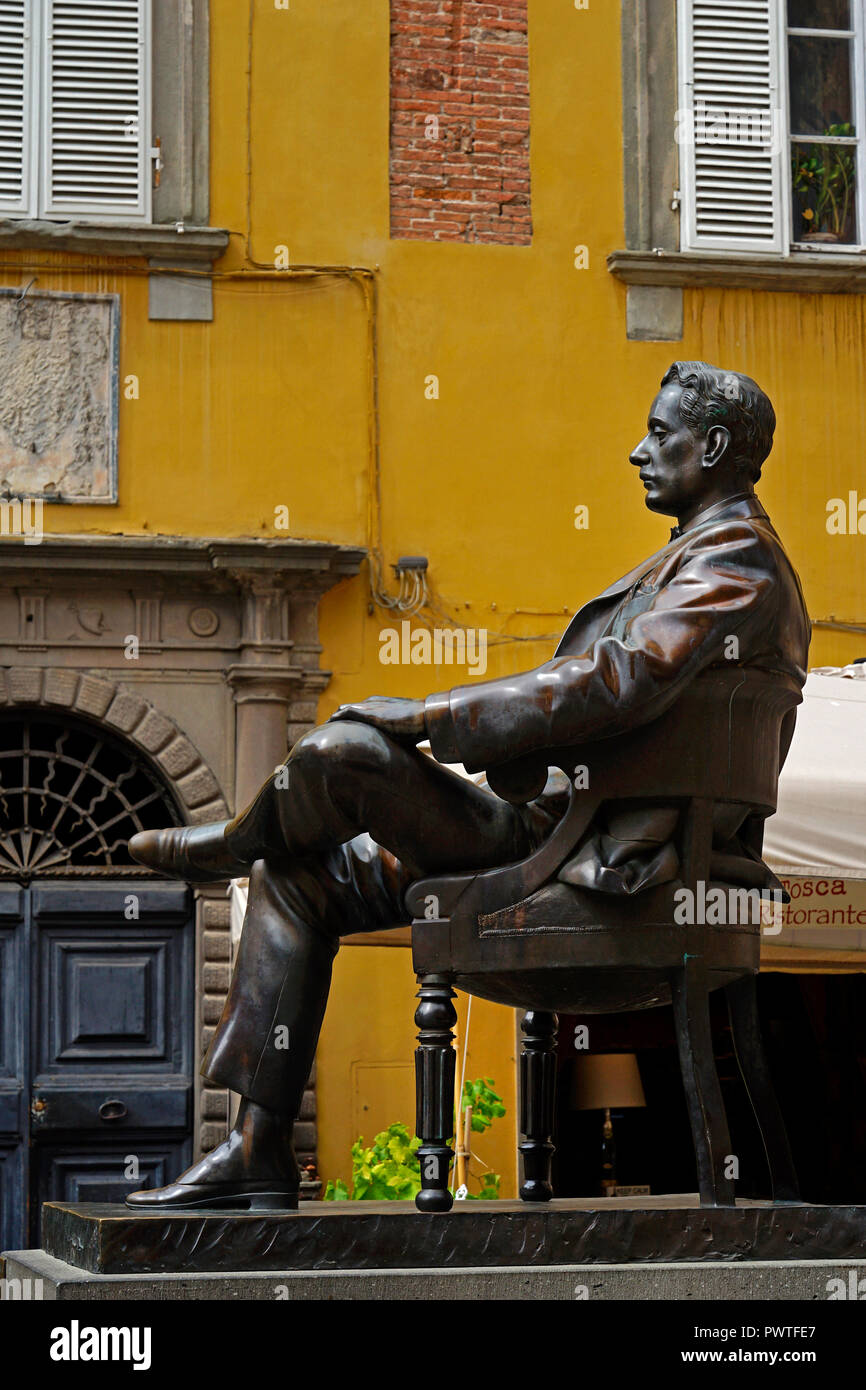 Statue de Giacomo Puccini à Piazza Cittadella, Lucca, Toscane,Italie,Europe Banque D'Images