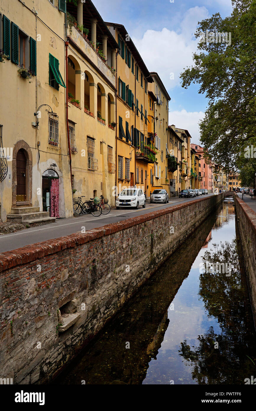 Via de l'eau bruit canal dans Lucca, Toscane,Italie,Europe Banque D'Images