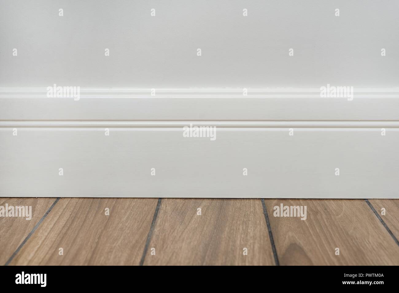 Concept De Lintérieur Mur Blanc Mat Lumière Plinthes Et