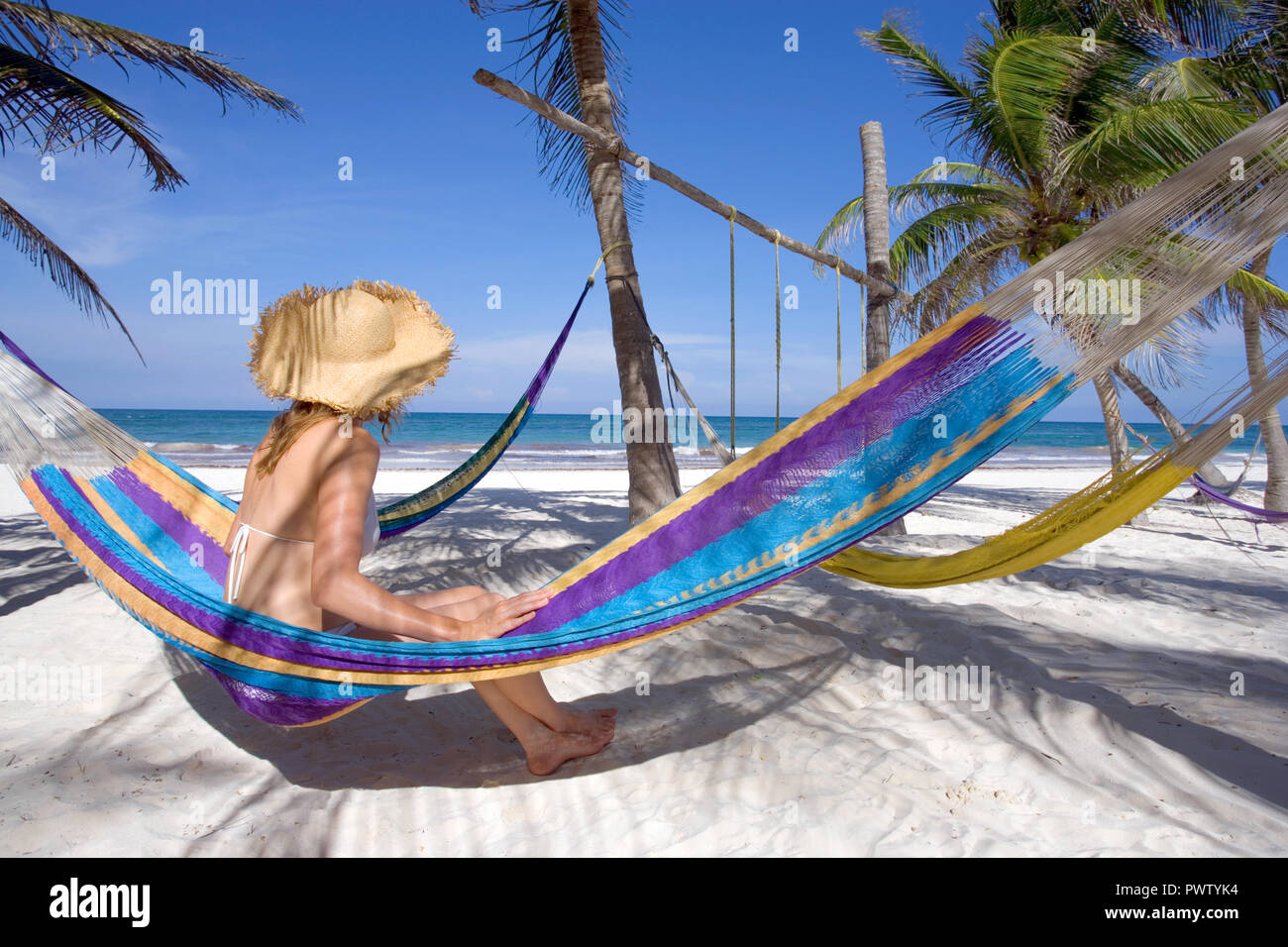 Woman relaxing on beach au Mexique Banque D'Images