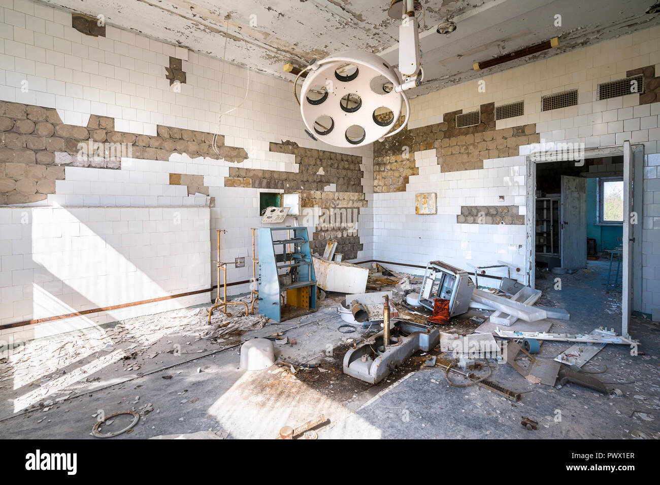 Vue de l'intérieur de l'hôpital abandonné 126 à Tchernobyl, en Ukraine. Banque D'Images