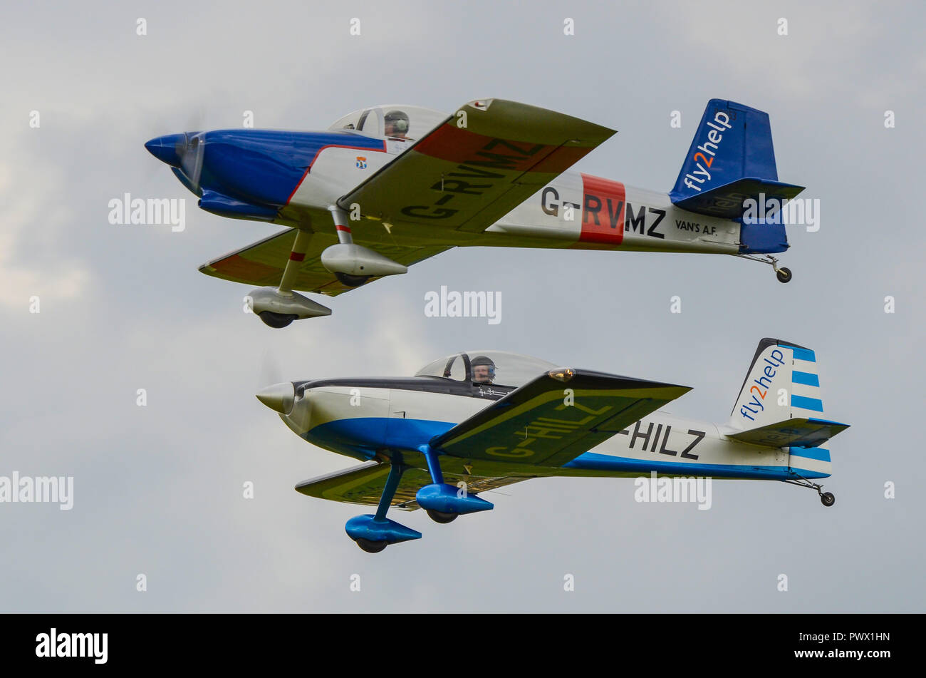 Andy Hill pilote aux commandes de son avion RV-8 Cars homebuilt HILZ-G8RV de tors display team. Andy Hill pilote de Hawker Hunter à Shoreham. Avec Alister Kay Banque D'Images