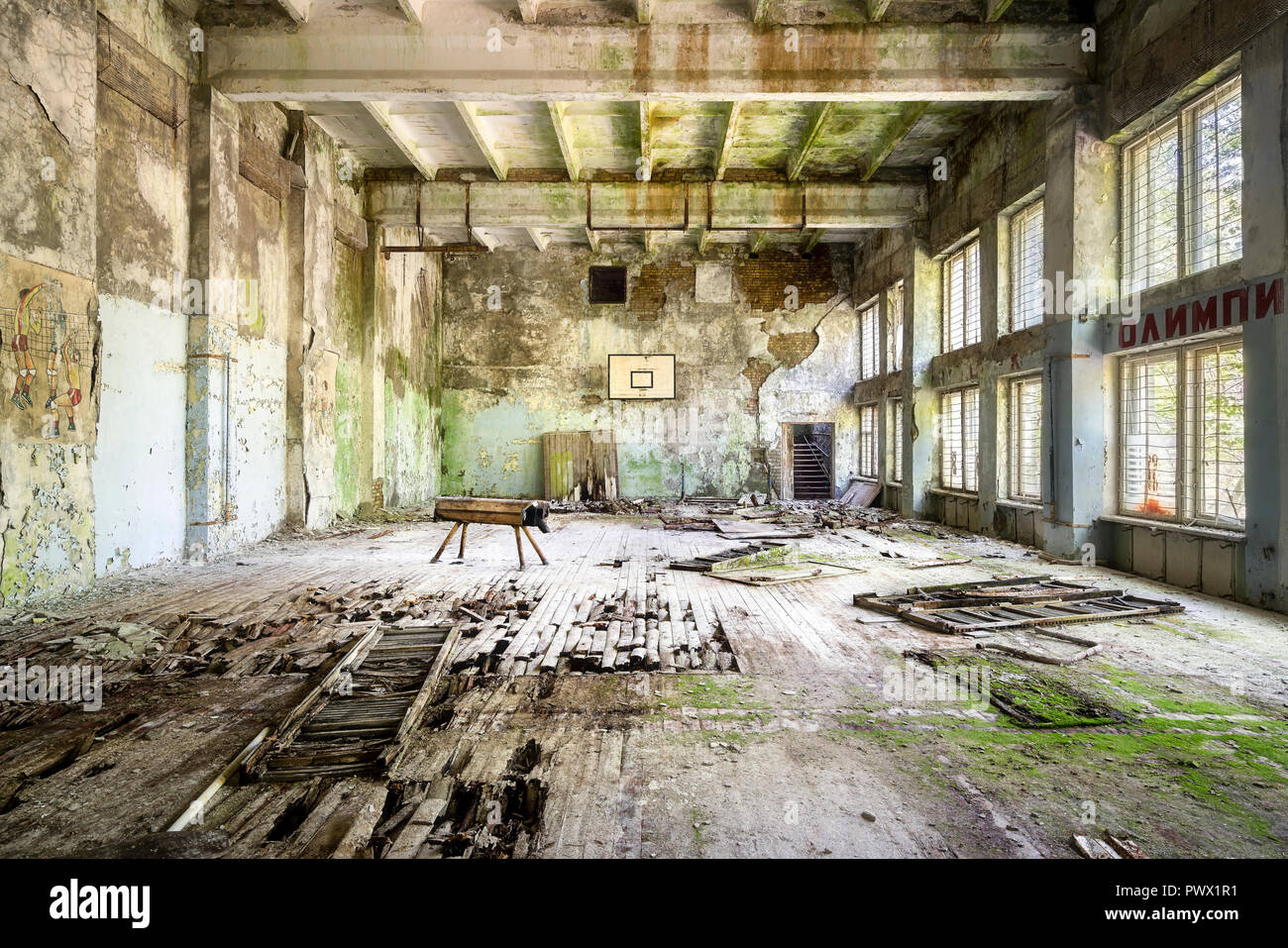 Vue intérieure d'une salle de sport à Tchernobyl, en Ukraine. Banque D'Images