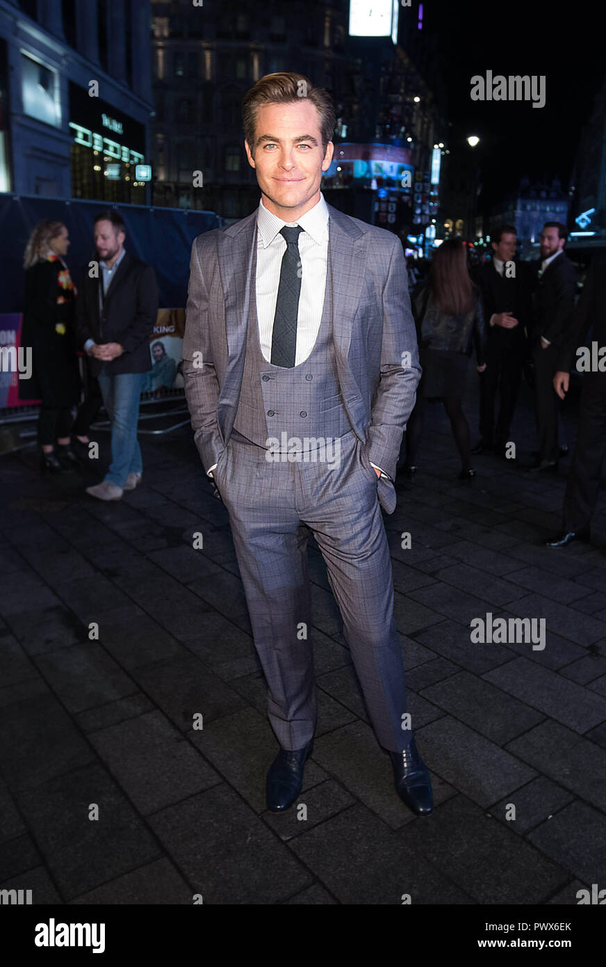 Chris Pine arrive à la première européenne de proscrire le roi au Cineworld, Leicester Square pour la 62e BFI London Film Festival. ASSOCIATION DE PRESSE Photo. Photo date : mercredi 17 octobre, 2018. Banque D'Images