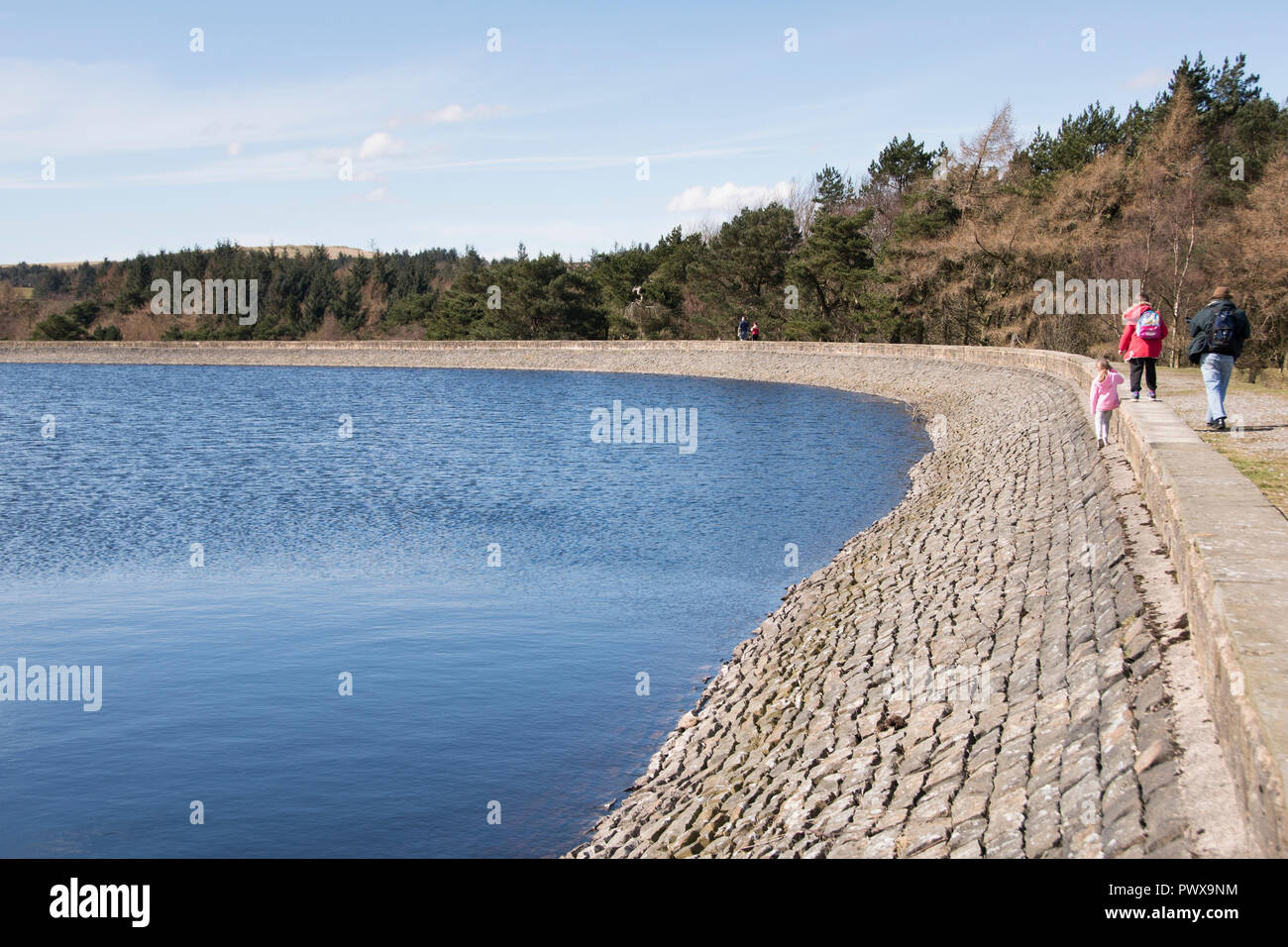 Sheffield, Royaume-Uni - 10 Avril 2016 : profitez d'un peu d'air frais de printemps le 10 avril avec une promenade autour du réservoir d'Redmires Banque D'Images