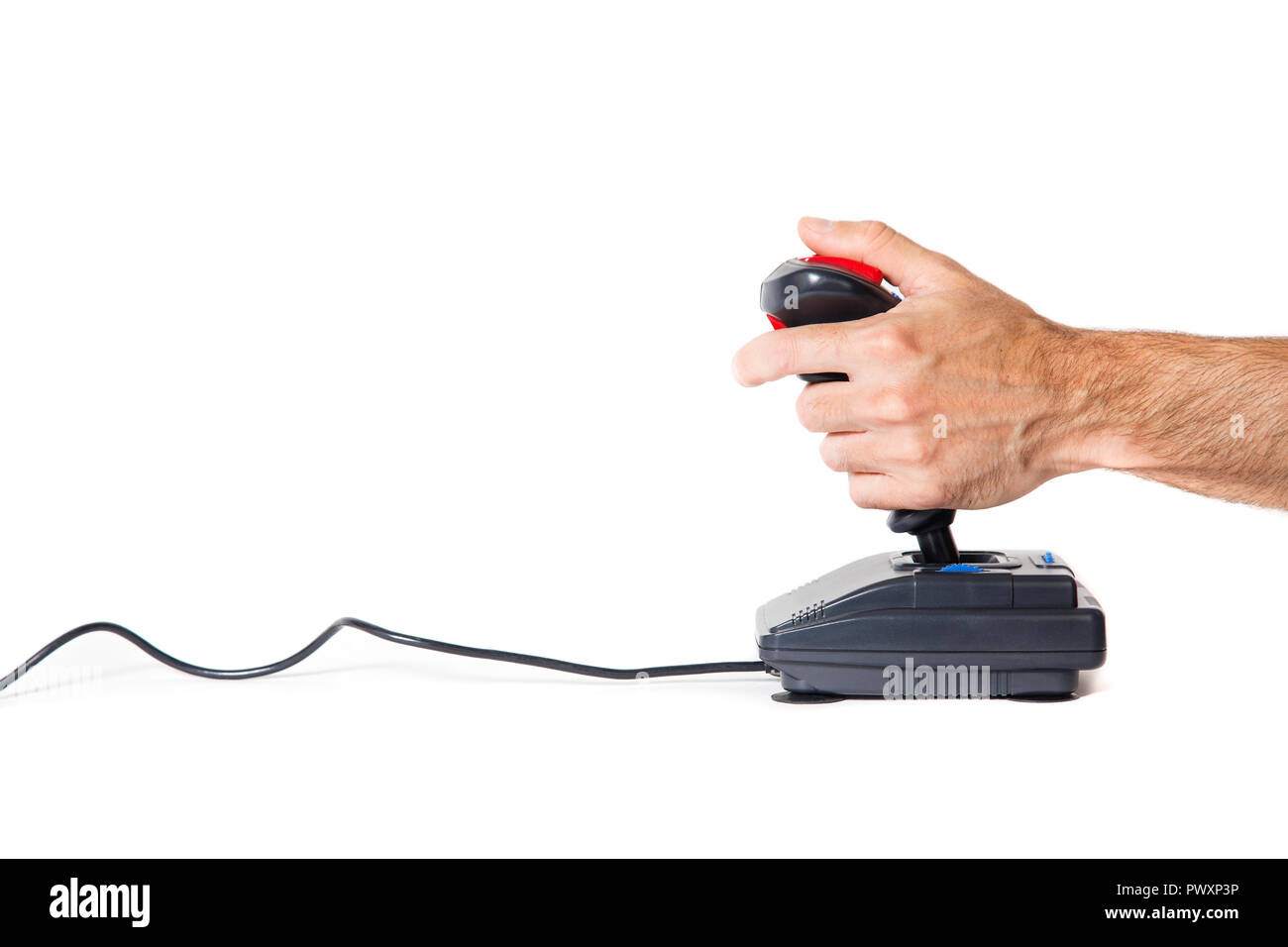 Portrait de la main d'un homme jouant avec un joystick vintage Banque D'Images