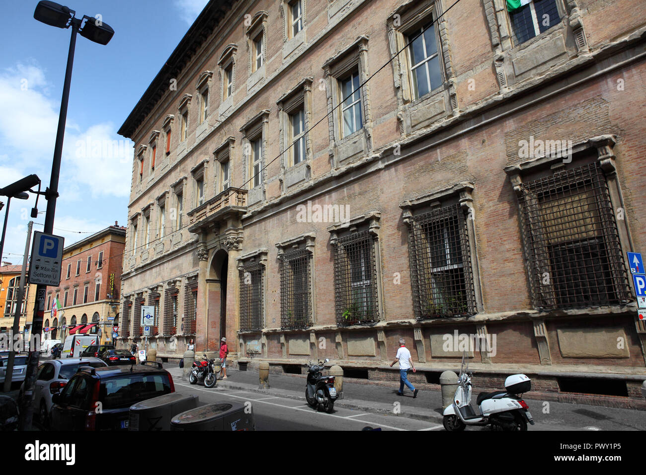02.06.2018, Italie, Bologne : vue sur la Via delle Belle Arti, dans le centre de Bologne. Sur la droite, c'est la palais Bentivoglio. Photo : Daniel-Zentralbild Gammert / dpa / zb | conditions dans le monde entier Banque D'Images 02.06.2018, Italie, Bologne : vue sur la Via delle Belle Arti, dans le centre de Bologne. Sur la droite, c'est la palais Bentivoglio. Photo : Daniel-Zentralbild Gammert / dpa / zb | conditions dans le monde entier Banque D'Images