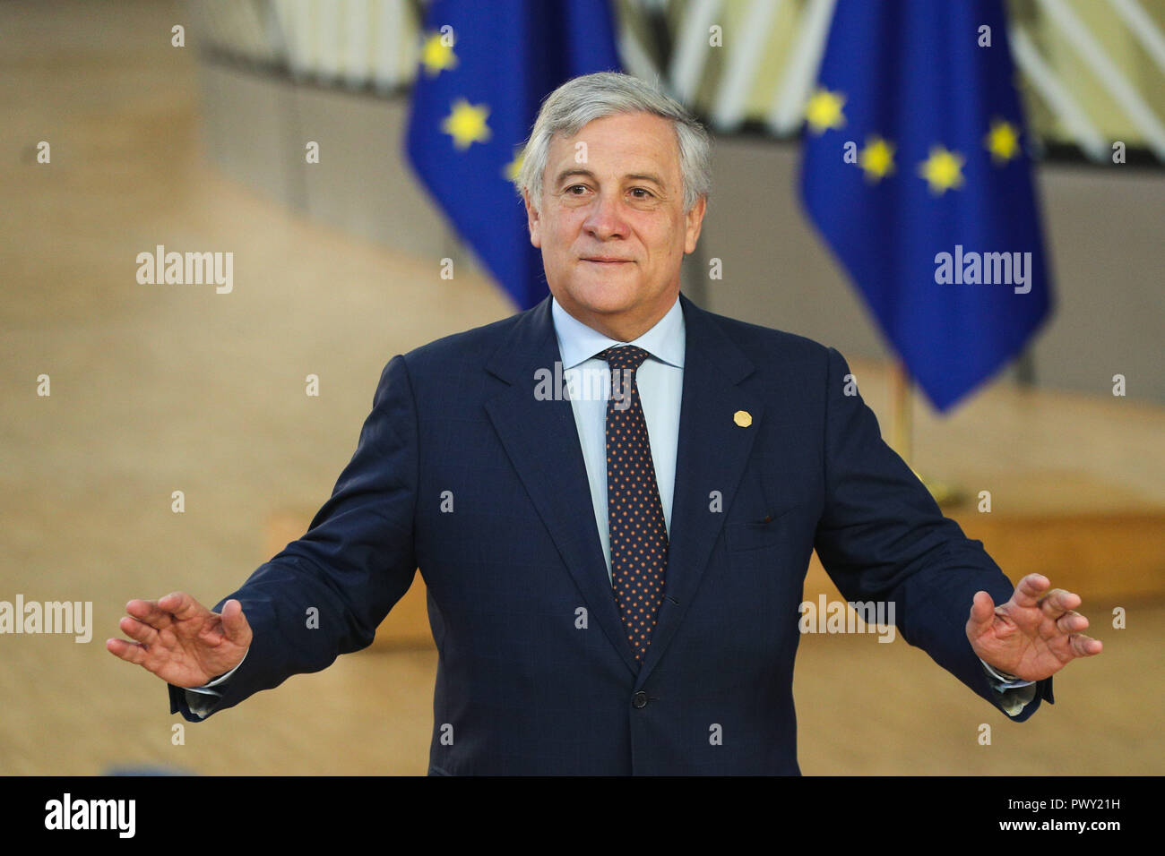 Bruxelles, Belgique. 18 Oct, 2018. Le Président du Parlement européen, Antonio Tajani arrive au Conseil européen à Bruxelles, Belgique, le 18 octobre 2018. Credit : Zheng Huansong/Xinhua/Alamy Live News Banque D'Images