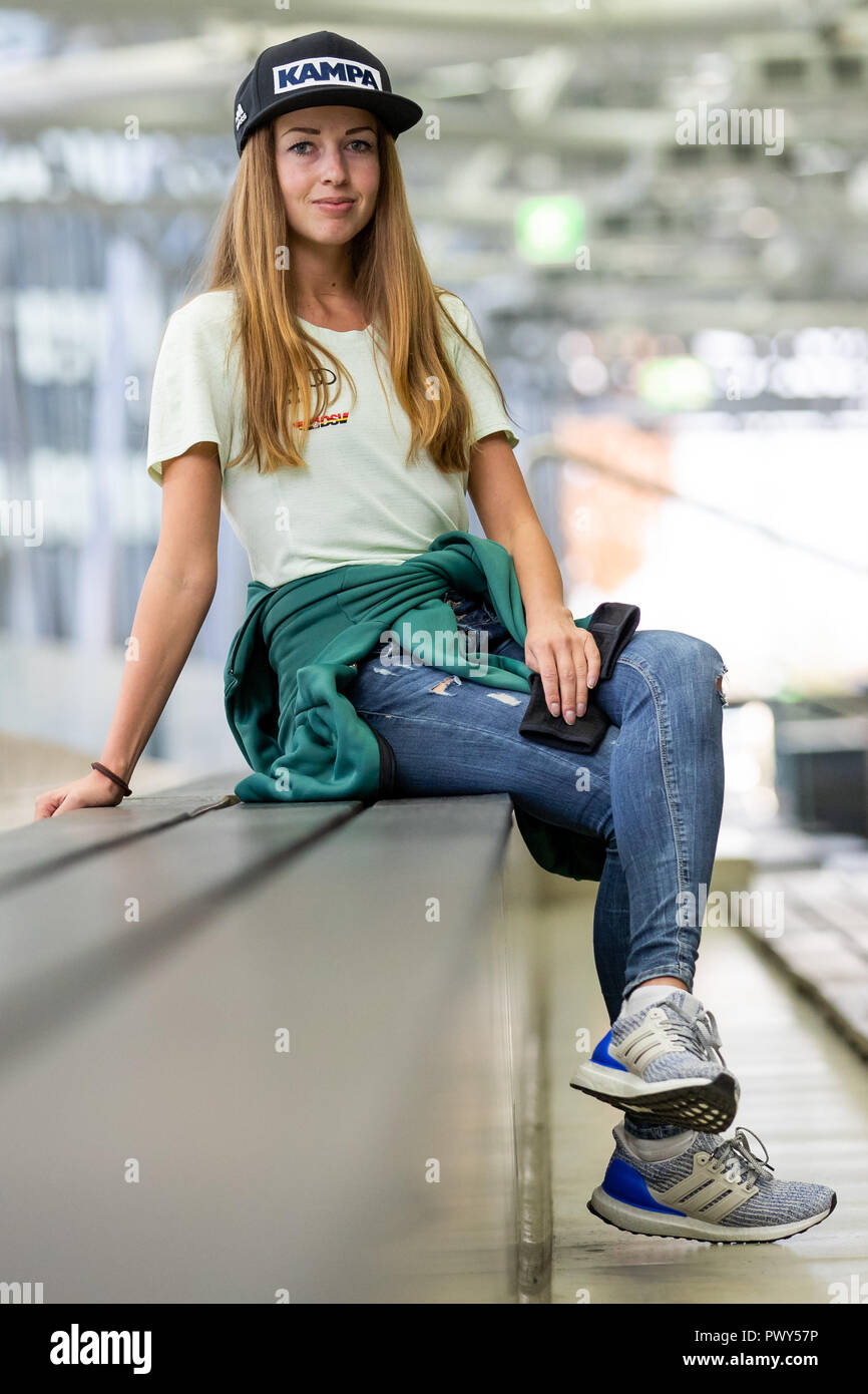 Herzogenaurach, Allemagne. 18 Oct, 2018. Juliane Seyfarth, ski jumper, photographié à l'écart des vêtements de l'hiver, les athlètes de l'Association allemande de ski (DSV). Crédit : Daniel Karmann/dpa/Alamy Live News Banque D'Images
