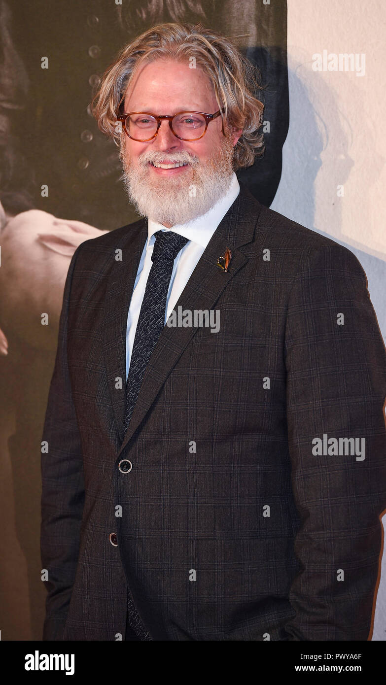 Tony McNamara assiste à la première UK de la 'Favorite' & American Express à la 62e Gala BFI London Film Festival. Banque D'Images