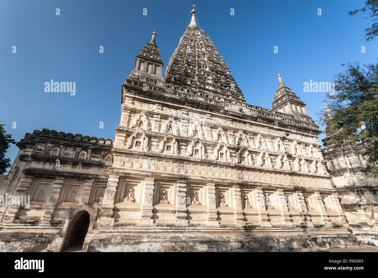 Détail de statues de Bouddha au temple de Mahabodi à Bagan, Myanmar Banque D'Images