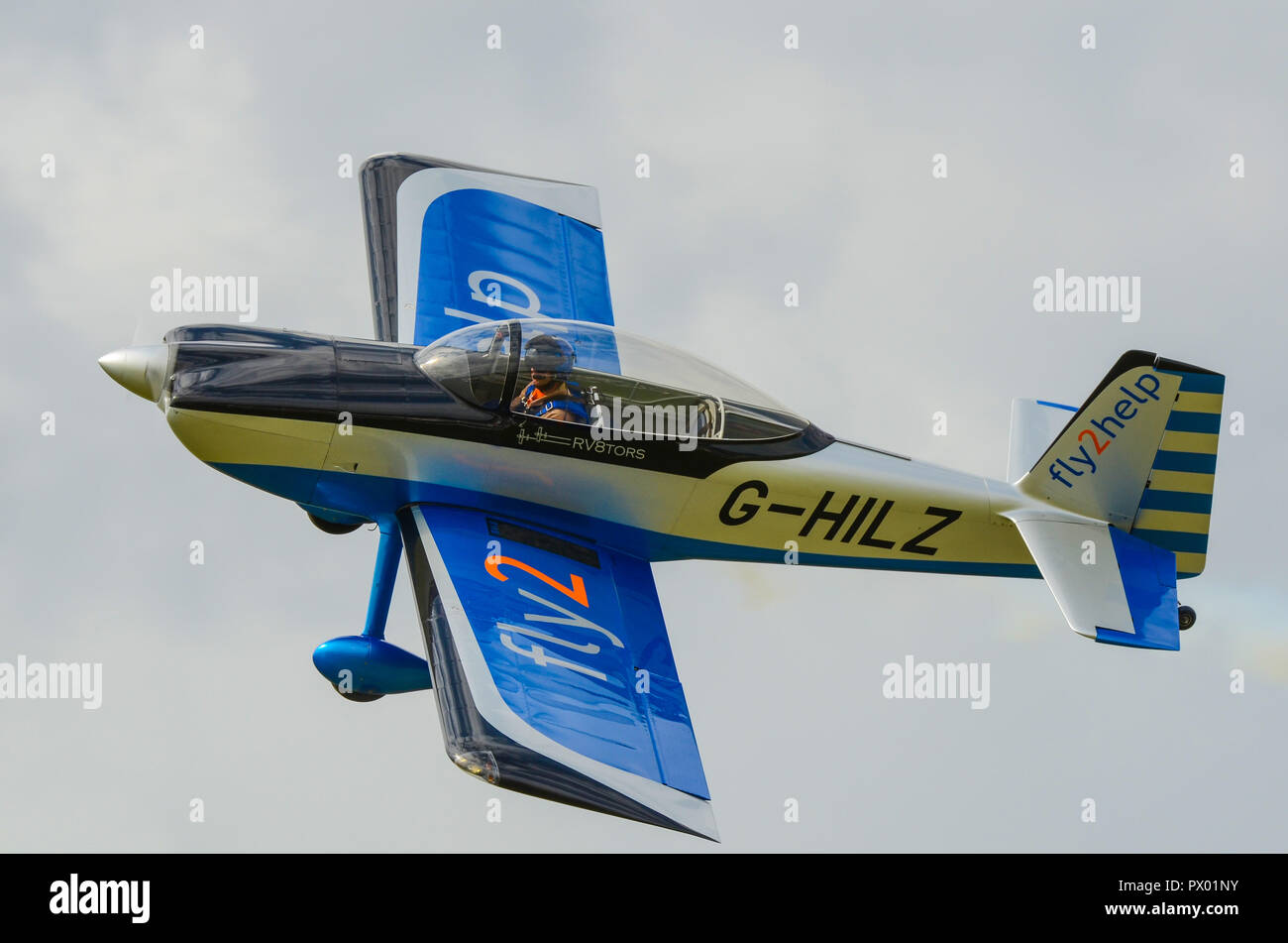 Andy Hill pilote aux commandes de son avion RV-8 Cars homebuilt HILZ-G8RV de tors display team. Andy Hill plus tard s'est écrasé à Shoreham jet Hawker Hunter en 2015 Banque D'Images