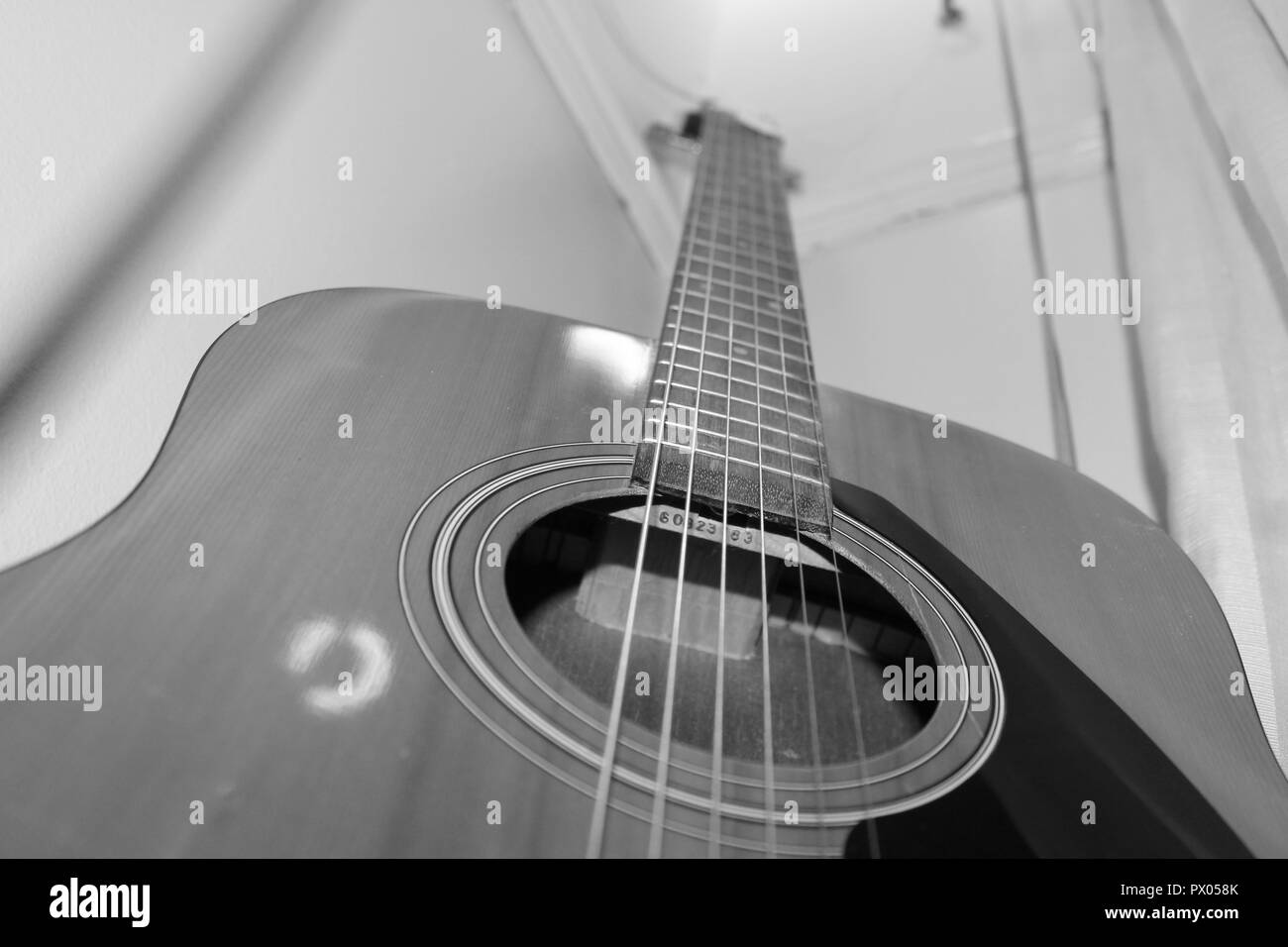 Close-up of acoustic guitar Banque D'Images