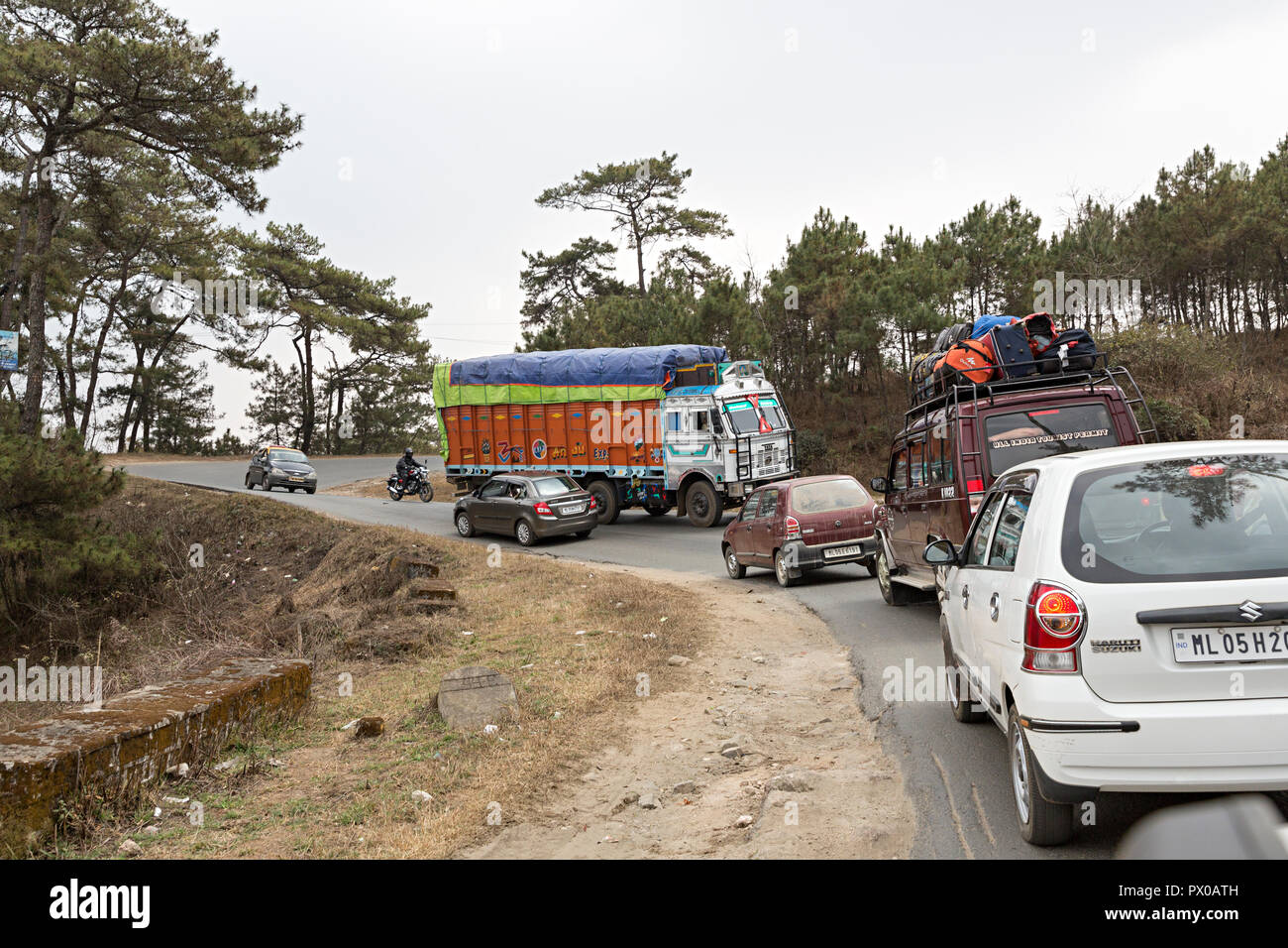 La circulation sur route de montagne, Meghalaya, en Inde Banque D'Images