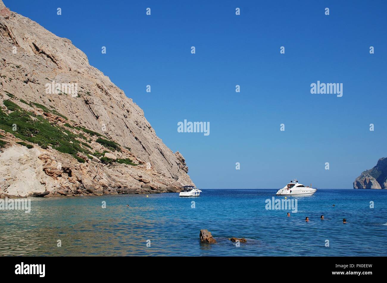 Les gens nager dans la Cala de boquer sur l'île espagnole de Majorque le 30 septembre 2018. Le Cove se trouve à la fin de la vallée à pied. Boquer Banque D'Images