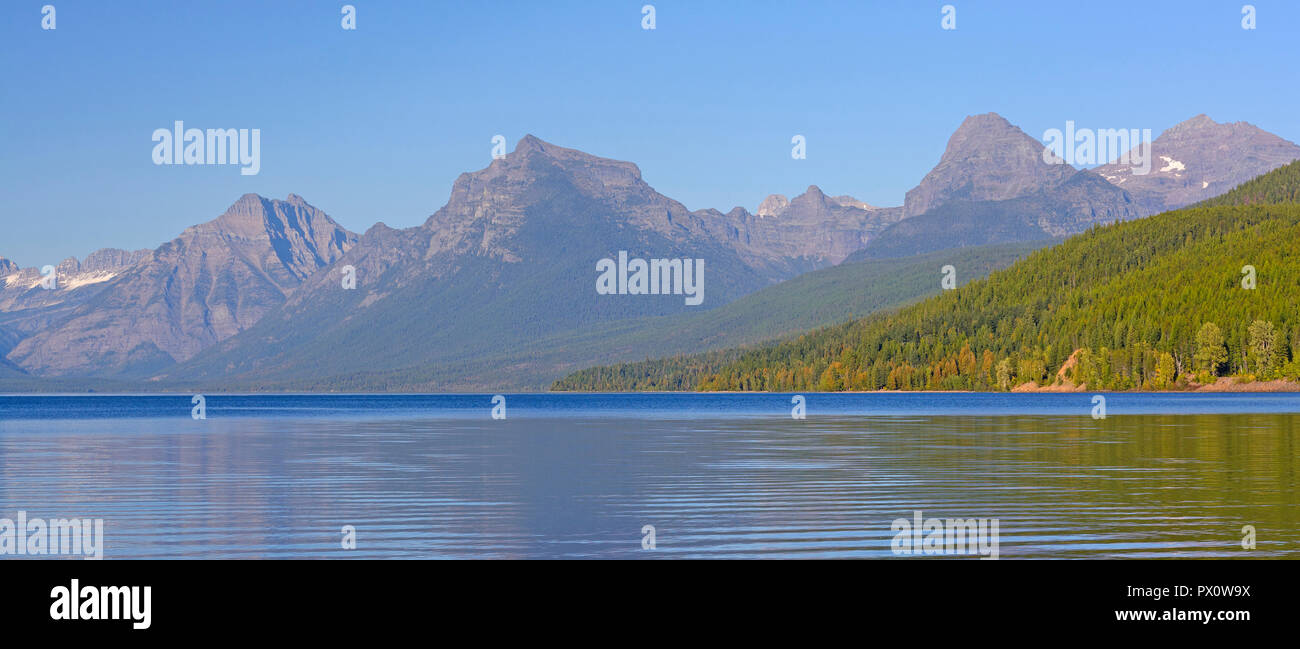 Au-dessus des montagnes colorées et le lac McDonald dans le Parc National de Glacier dans le Montana Banque D'Images