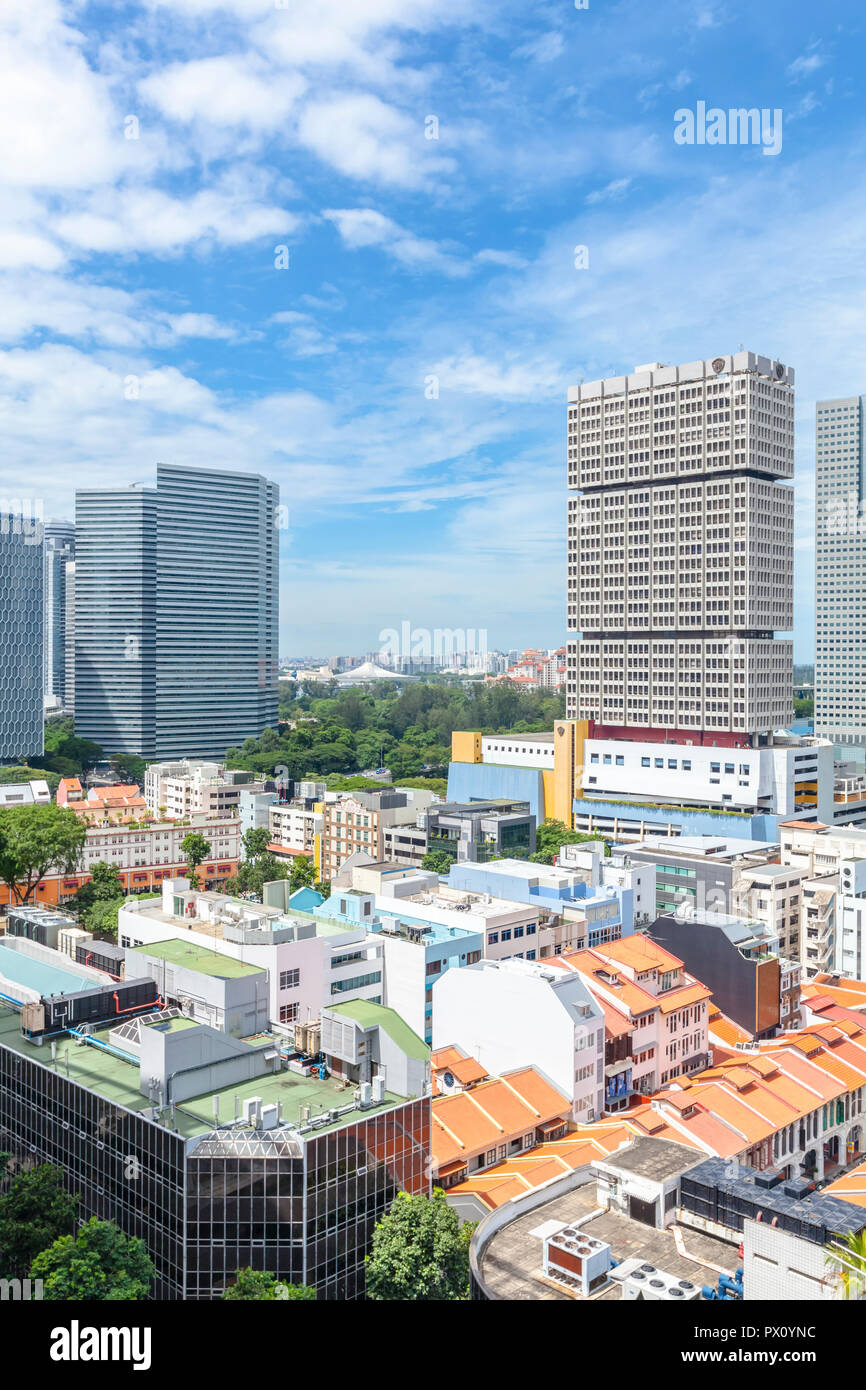 Paysage urbain de Singapour au centre-ville, dans le quartier de Bugis Singapore, montrant la passerelle, Shaw Tower et boutiques Banque D'Images