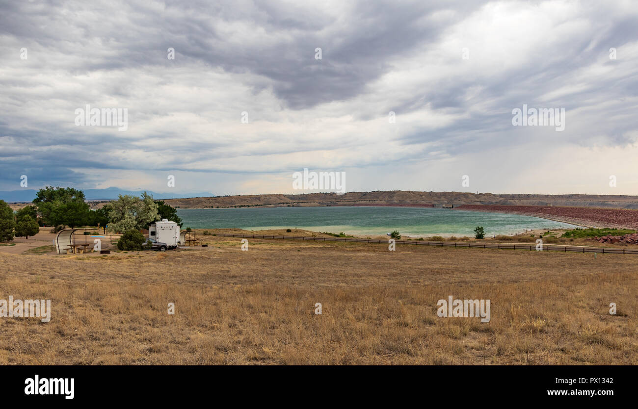 PUEBLO, CO, USA-7/15/18 : Lake Pueblo State Park, avec RV remorque. Banque D'Images