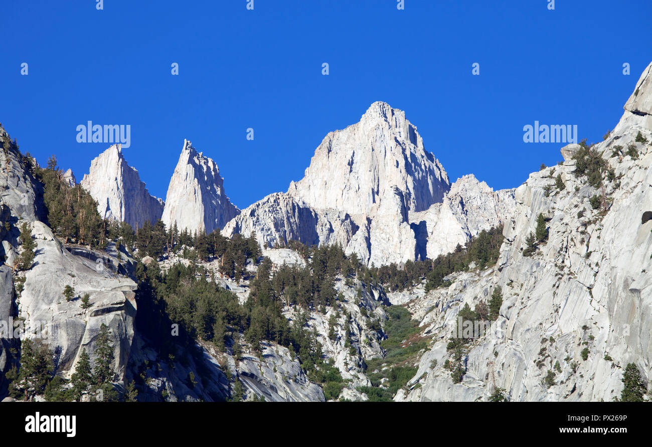 Le Mont Whitney, l'Est de la Sierra Nevada, en Californie, USA. Banque D'Images
