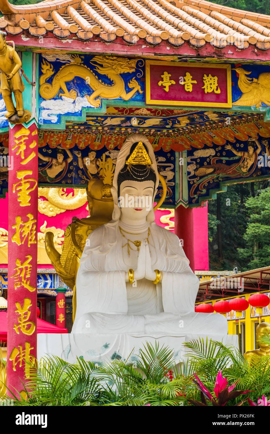 Kwun yam Pavilion, dix mille bouddhas Monastery, Sha Tin, Hong Kong, Chine. Banque D'Images