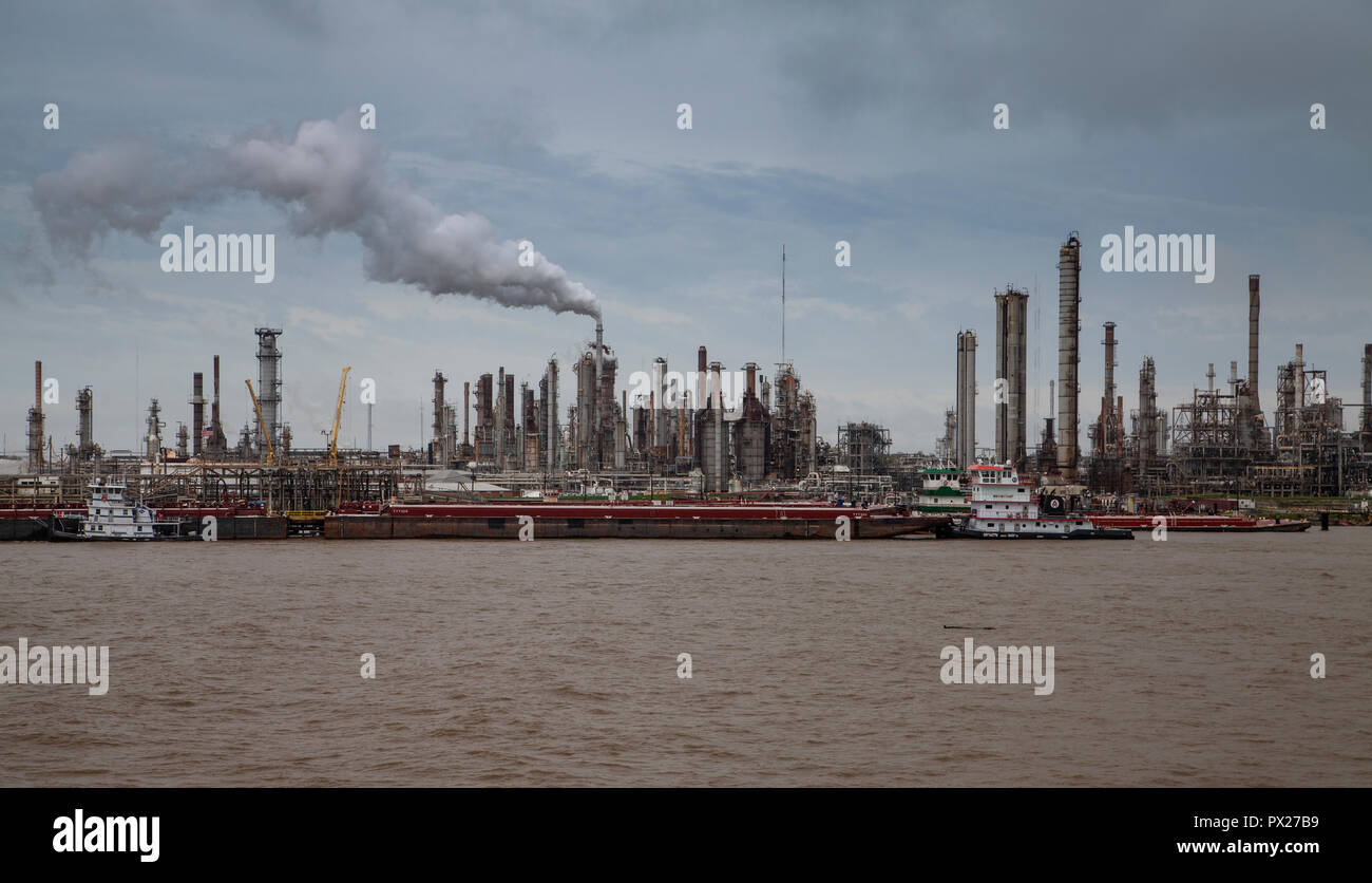 Secteur industriel sur un littoral de la rivière Mississippi, près de La Nouvelle-Orléans, Louisiane, Etats-Unis, 2016 Banque D'Images