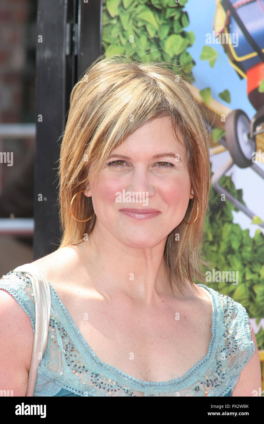 Tracey Gold 04/30/06 par-dessus la haie @ MANN VILLAGE THEATRE, Westwood photo par Jan Matsuda/HNW / PictureLux 30 avril 2006 Numéro de référence de dossier 33686 HNWPLX 1145 Banque D'Images