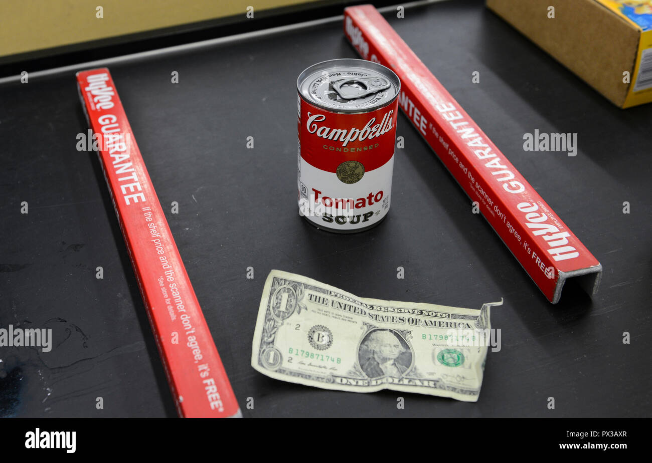USA, Nebraska, Omaha, Hi-Vee Supermarché, Campbells Tomato Soup Banque D'Images