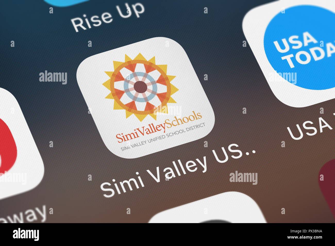 Londres, Royaume-Uni - 19 octobre 2018 : Capture d'écran de la Simi Valley USD mobile app du tableau noir Inc. icône sur un iPhone. Banque D'Images