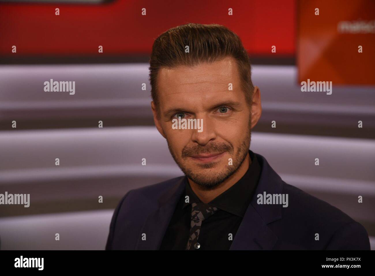 Cologne, Allemagne. 17 Oct, 2018. Florian SCHROEDER, Schröder, artiste de cabaret, portrait, portrait, portrait, cut image unique, seul motif, dans l'émission MAISCHBERGER, ARD, thème de l'émission : Watschn fÃ r den Volksparteien : Qui a besoin d'Union européenne et le SPD ? Utilisation dans le monde entier | Credit : dpa/Alamy Live News Banque D'Images