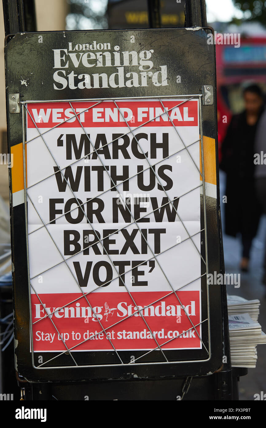 Londres, Royaume-Uni. - 19 octobre 2018 : Affiche publicitaire de la London Evening Standard journal, qui demande un nouveau vote Brexit le jour avant qu'un grand vote du peuple mars dans le centre de Londres.. Crédit : Kevin J. Frost/Alamy Live News Banque D'Images