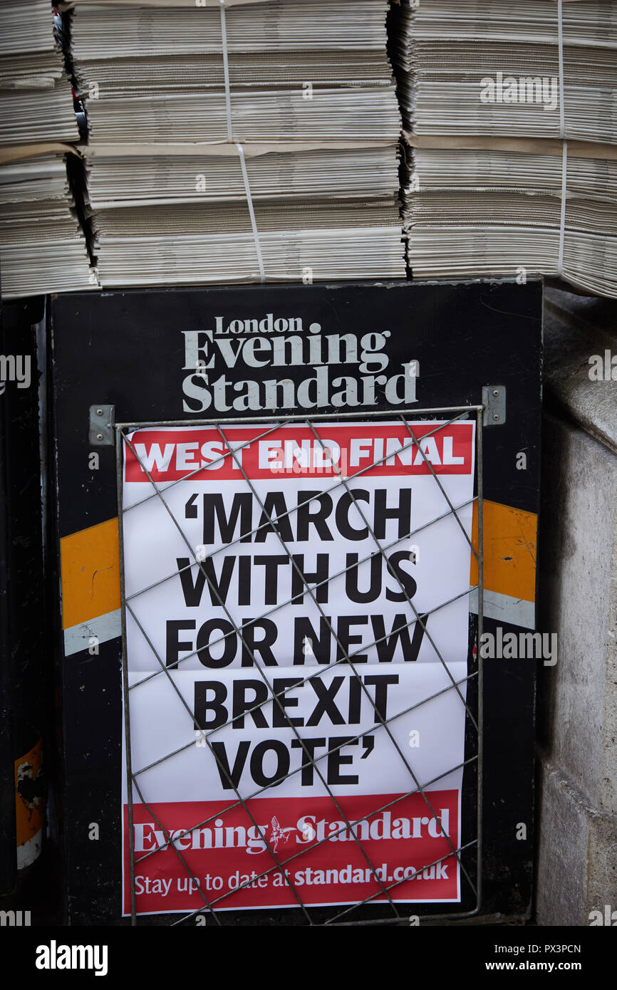 Londres, Royaume-Uni. - 19 octobre 2018 : Affiche publicitaire de la London Evening Standard journal, qui demande un nouveau vote Brexit le jour avant qu'un grand vote du peuple mars dans le centre de Londres.. Crédit : Kevin J. Frost/Alamy Live News Banque D'Images