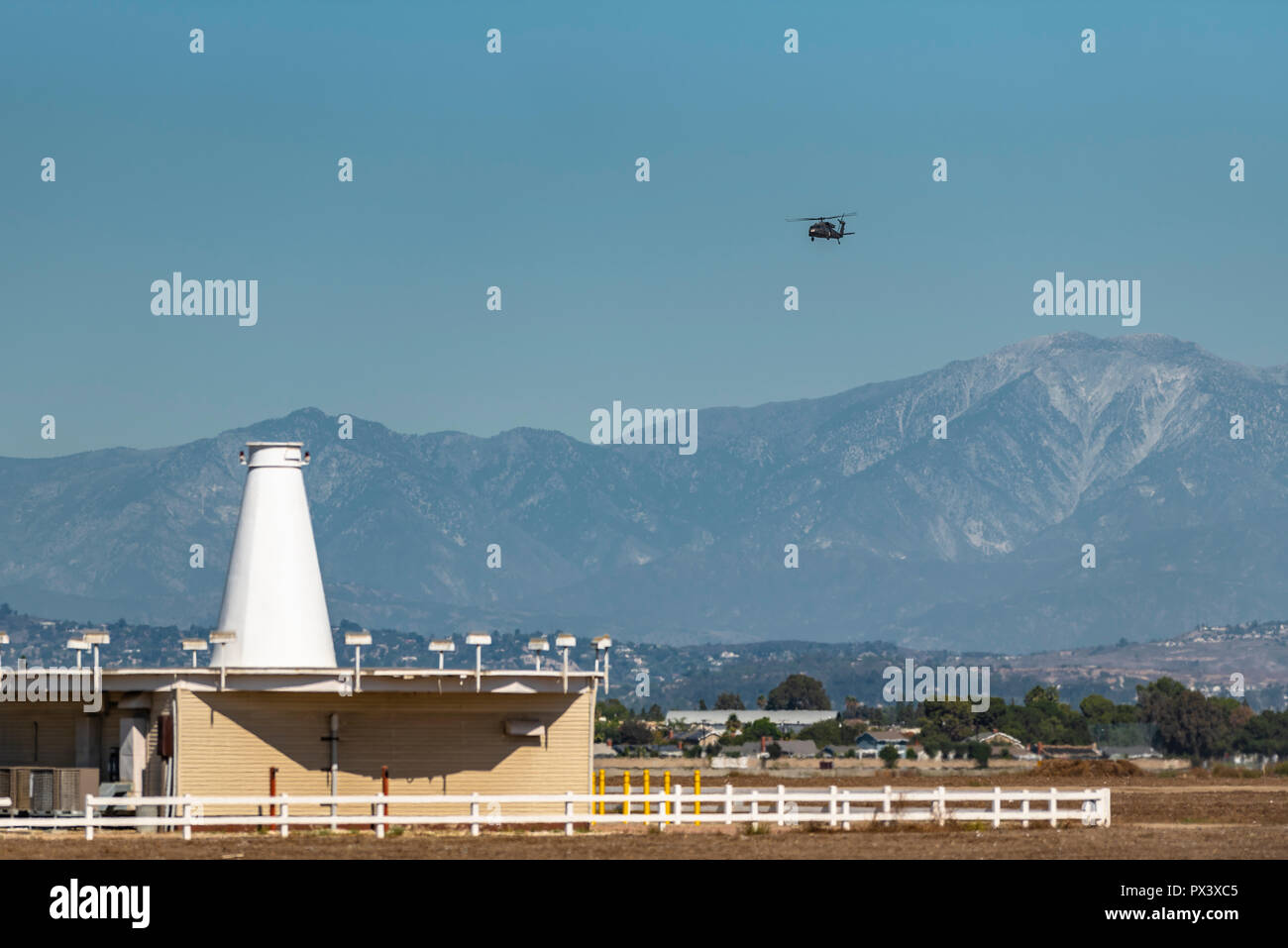 Los Alamitos, CA. Les terres de l'hélicoptère de l'USAF à base d'entraînement de forces interarmées Los Alamintos dans le cadre de la Great Pacific Air Show, 19 octobre, 2018. Crédit Crédit : Benjamin Ginsberg : Benjamin Ginsberg/Alamy Live News Banque D'Images