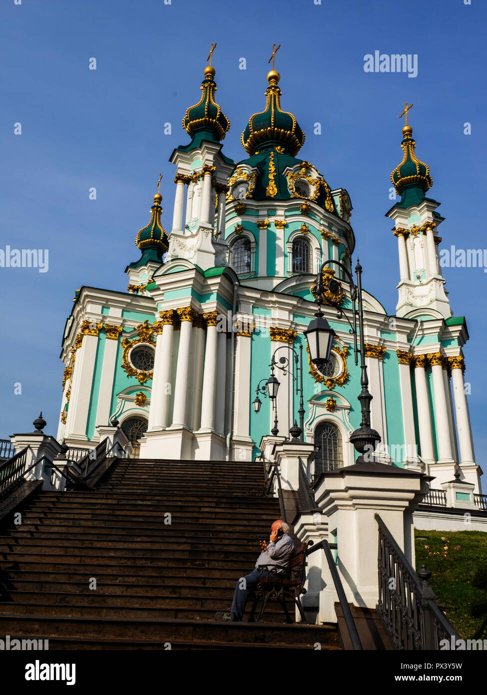 Vue de la Verkhovna Rada de l'Ukraine après sa main sur d'eglise de Saint-andré en libre usage permanent du Patriarcat Œcuménique à l'exercice de cultes et de rites. Banque D'Images