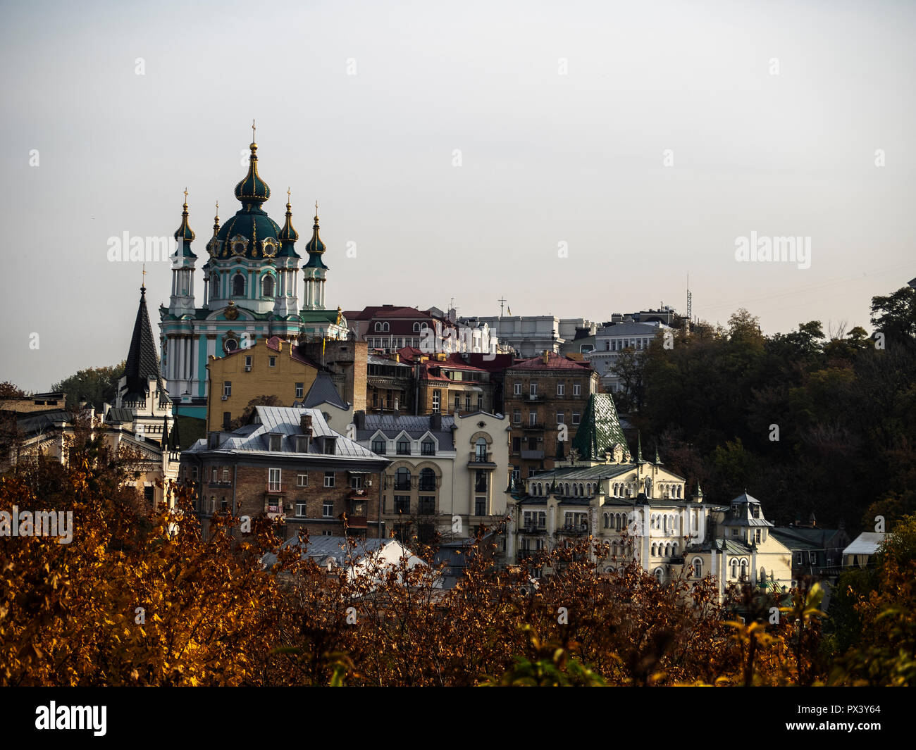 Vue de la Verkhovna Rada de l'Ukraine après sa main sur d'eglise de Saint-andré en libre usage permanent du Patriarcat Œcuménique à l'exercice de cultes et de rites. Banque D'Images
