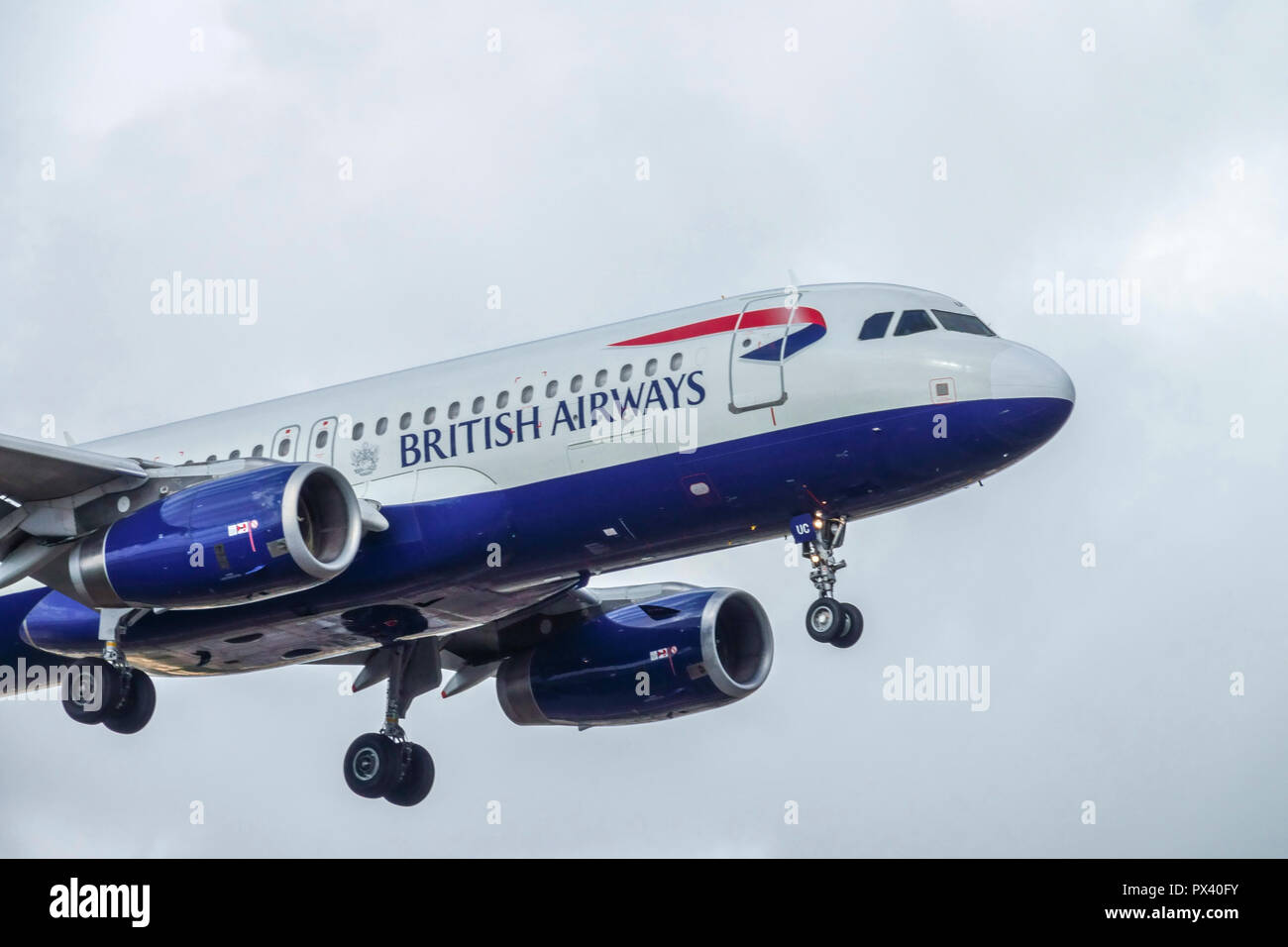 Atterrissage en avion de British Airways Banque D'Images