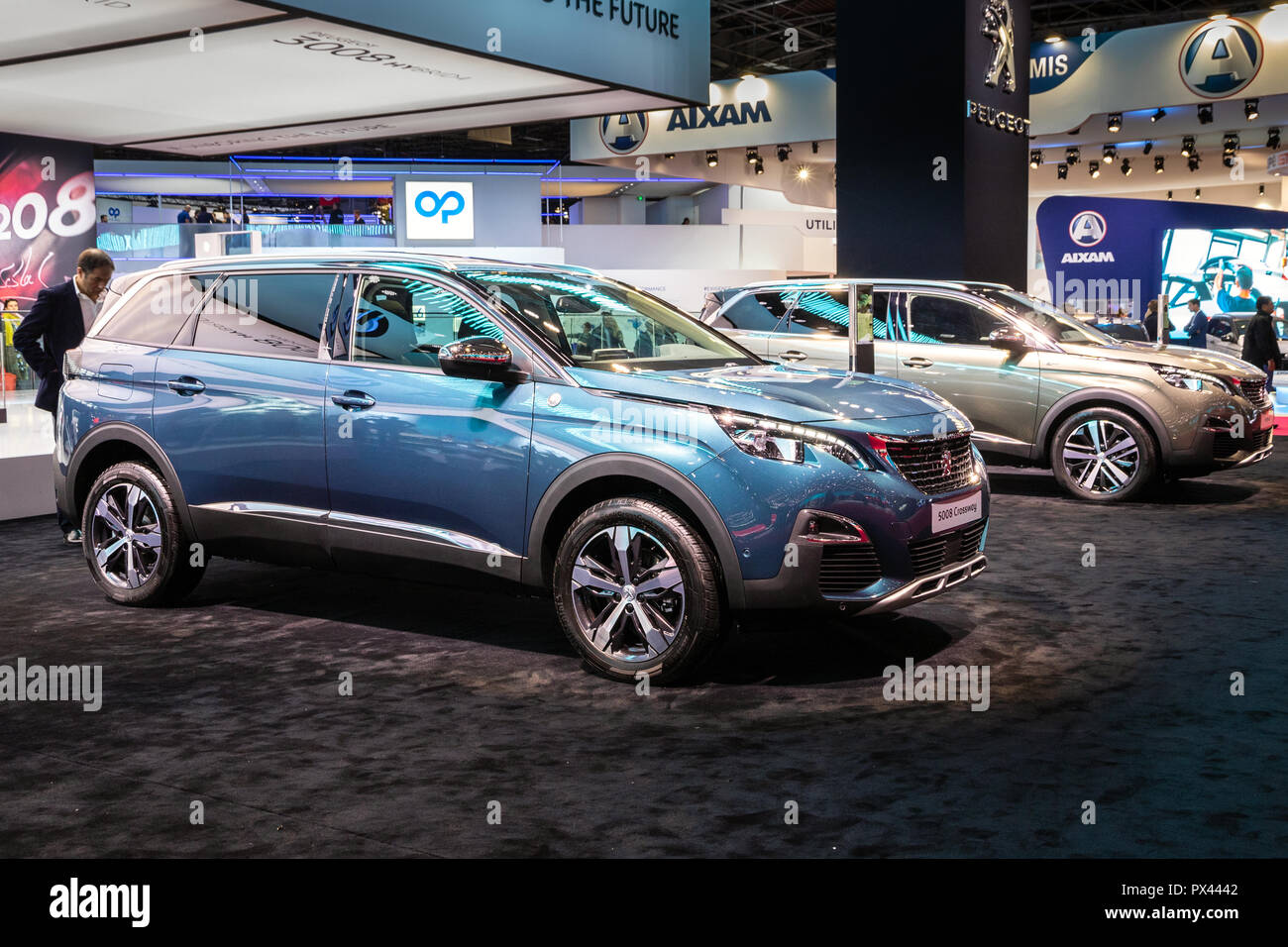 PARIS, le 2 octobre 2018 : Peugeot 5008 voiture SUV Crossway en vedette à l'Automobile de Paris. Banque D'Images