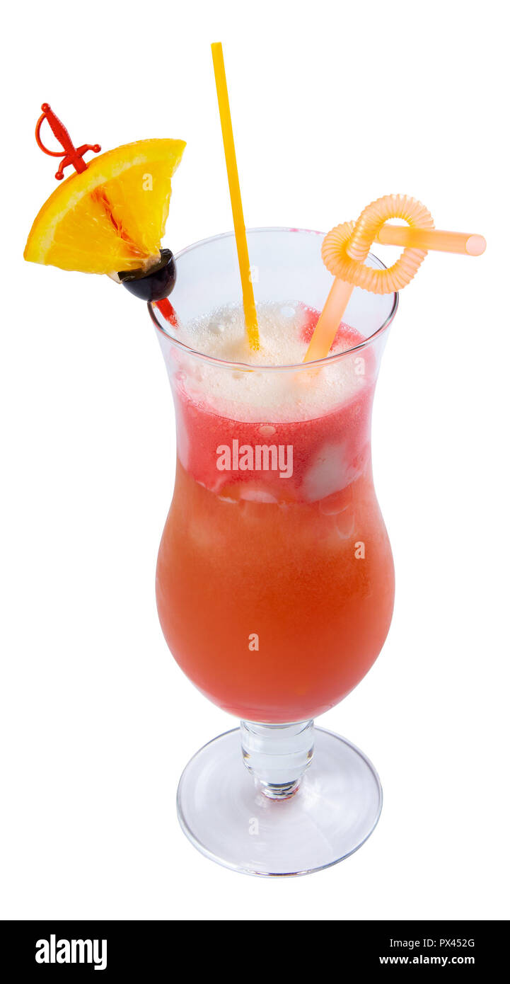 L'ouragan l'alcool cocktail avec citronniers et d'oliviers dans un grand verre. isolé sur fond blanc Banque D'Images